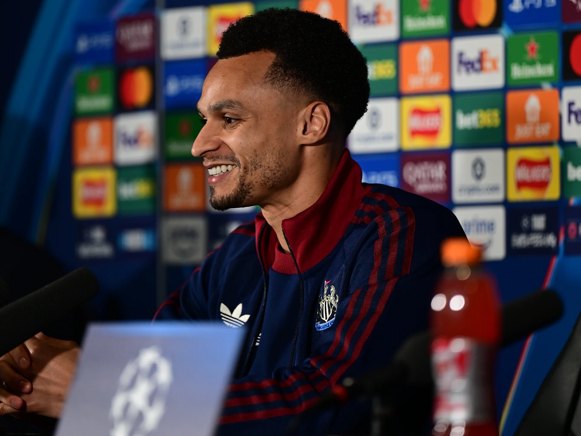 Jacob Murphy tỏa sáng rực rỡ với những tình huống bám biên sắc nét - Phân tích chiến thuật và tương lai của sao trẻ năng động Jacob Murphy tỏa sáng rực rỡ với những tình huống bám biên sắc nét - Phân tích chiến thuật và tương lai của sao trẻ năng động