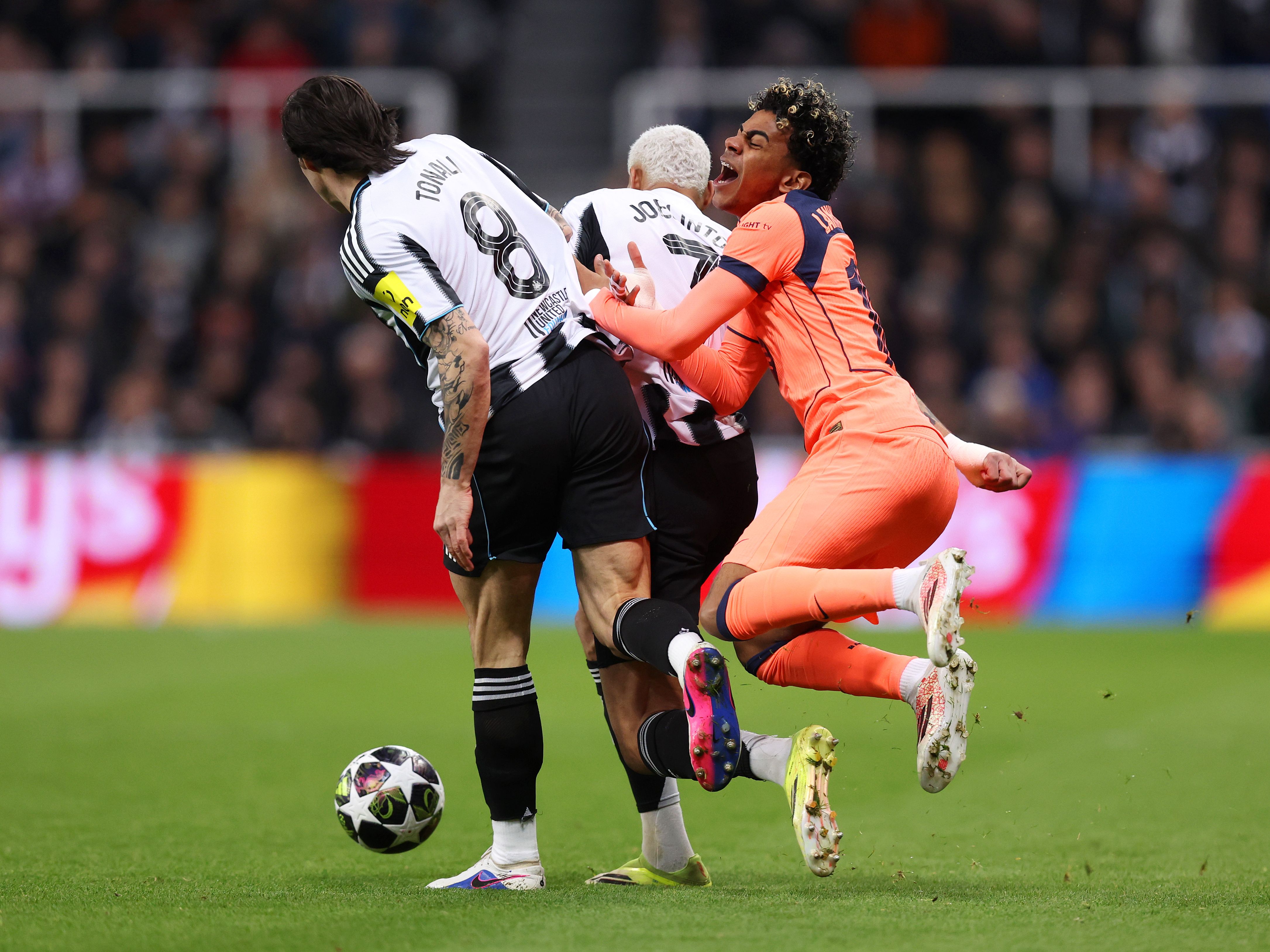 Sandro Tonali Joelinton tackle Barcelona