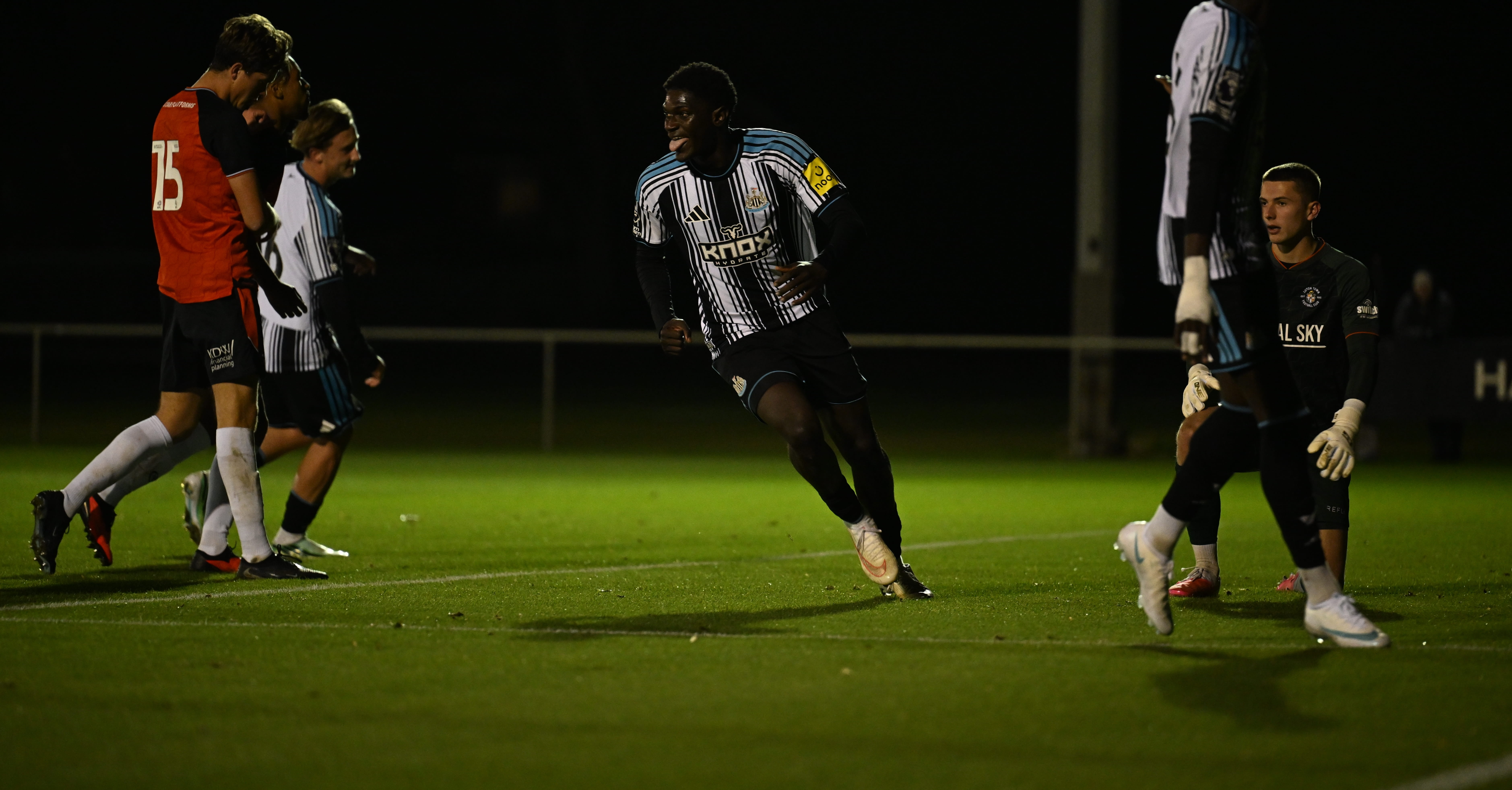 U21 header Luton