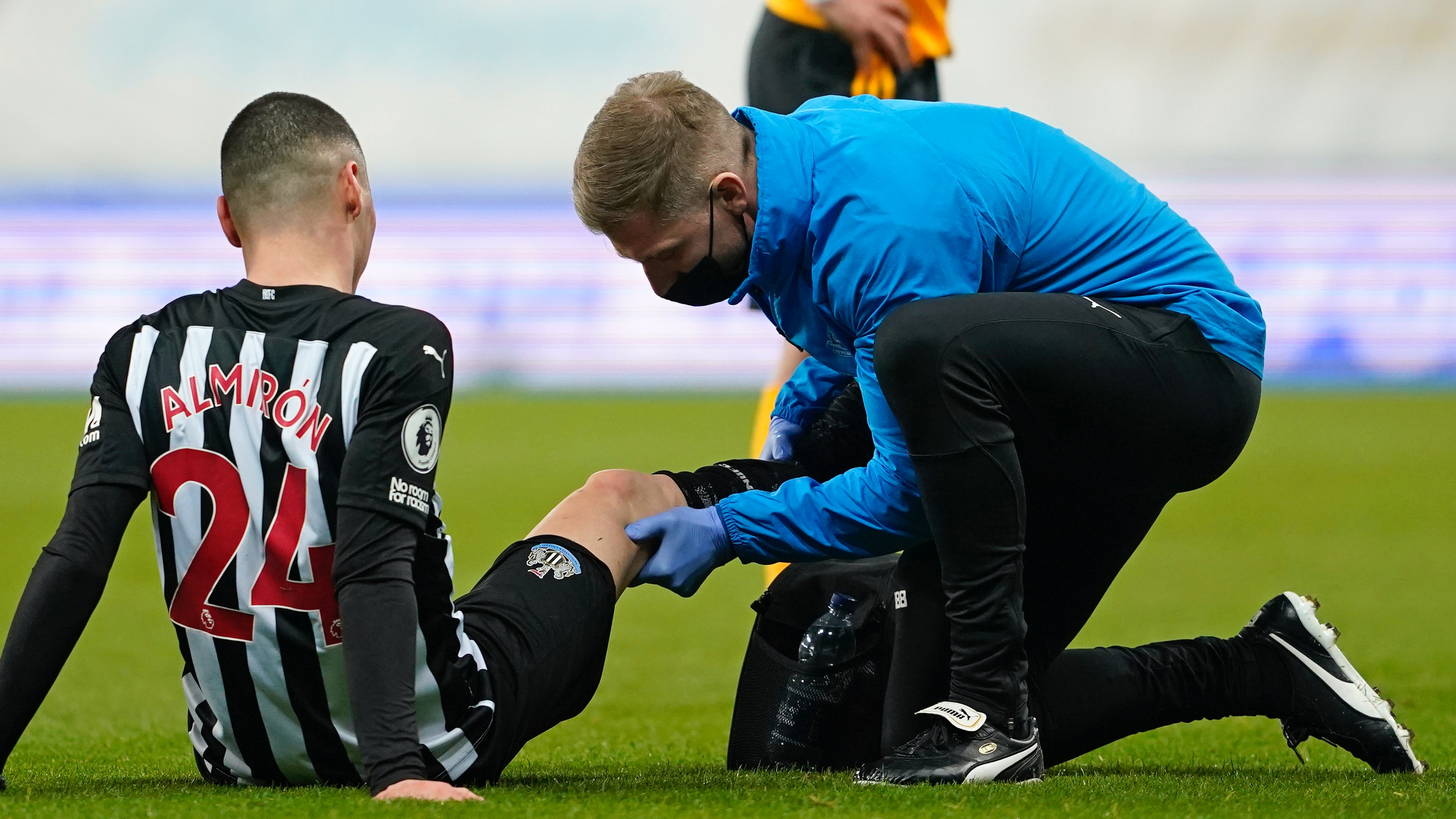 miguel-almiron-sean-beech-wolves