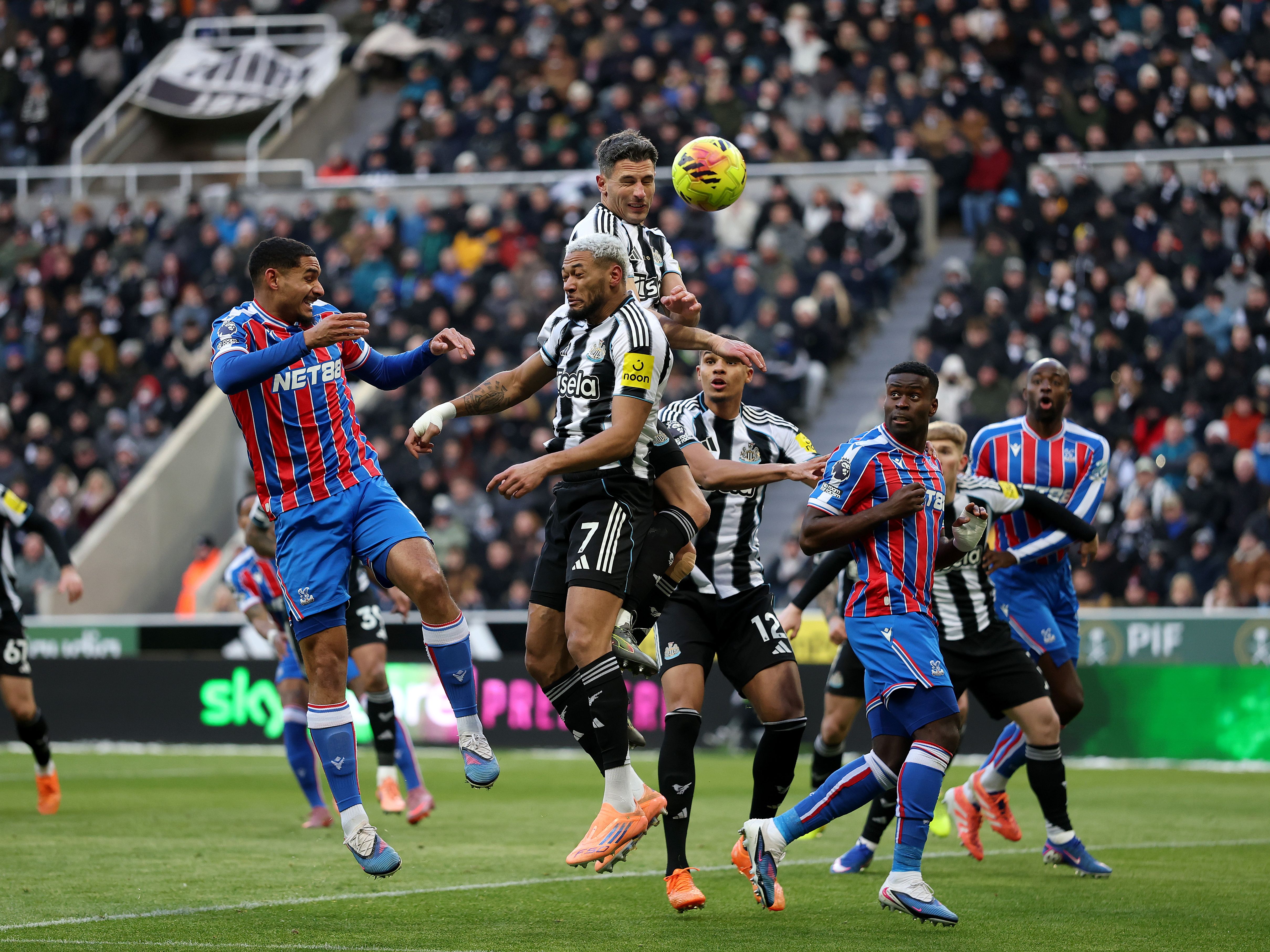 Fabian Schar header Crystal Palace image