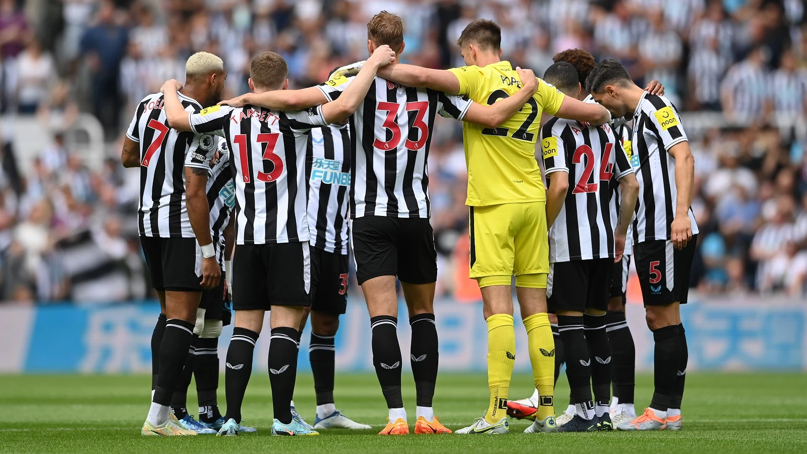 newcastle-united-team-huddle