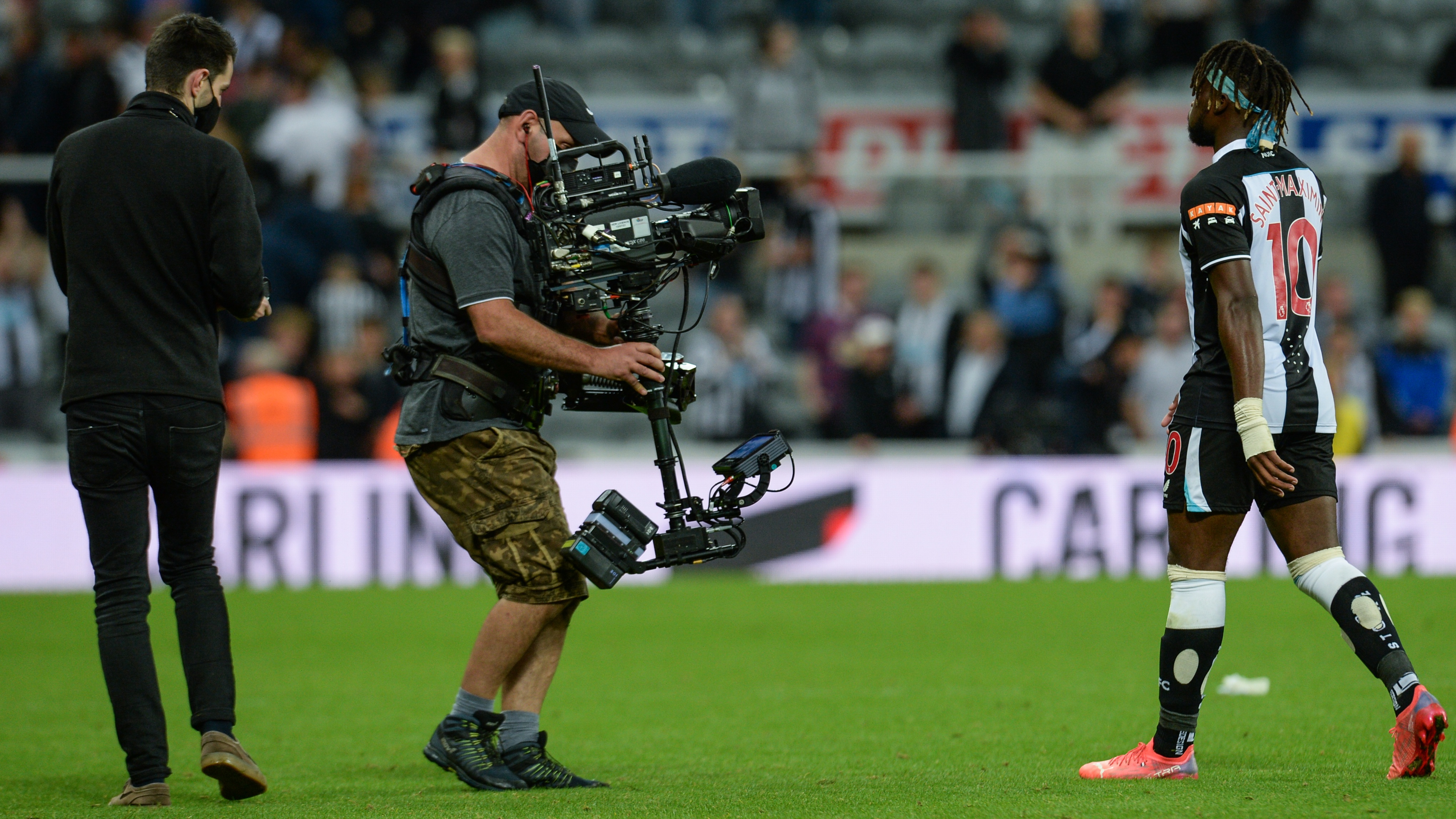 allan-saint-maximin-tv-camera