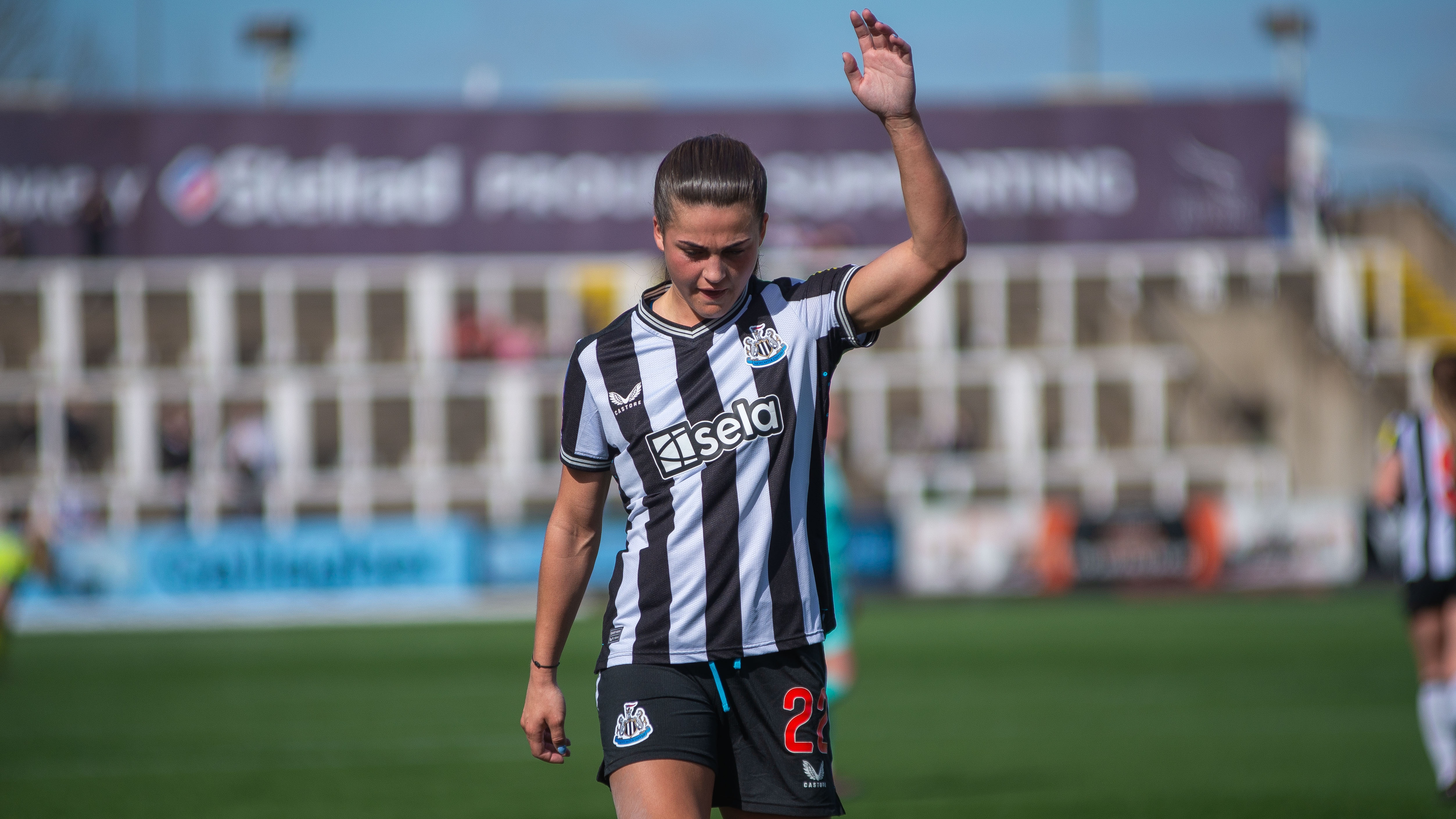 elysia-boddy-hand-up-liverpool-feds