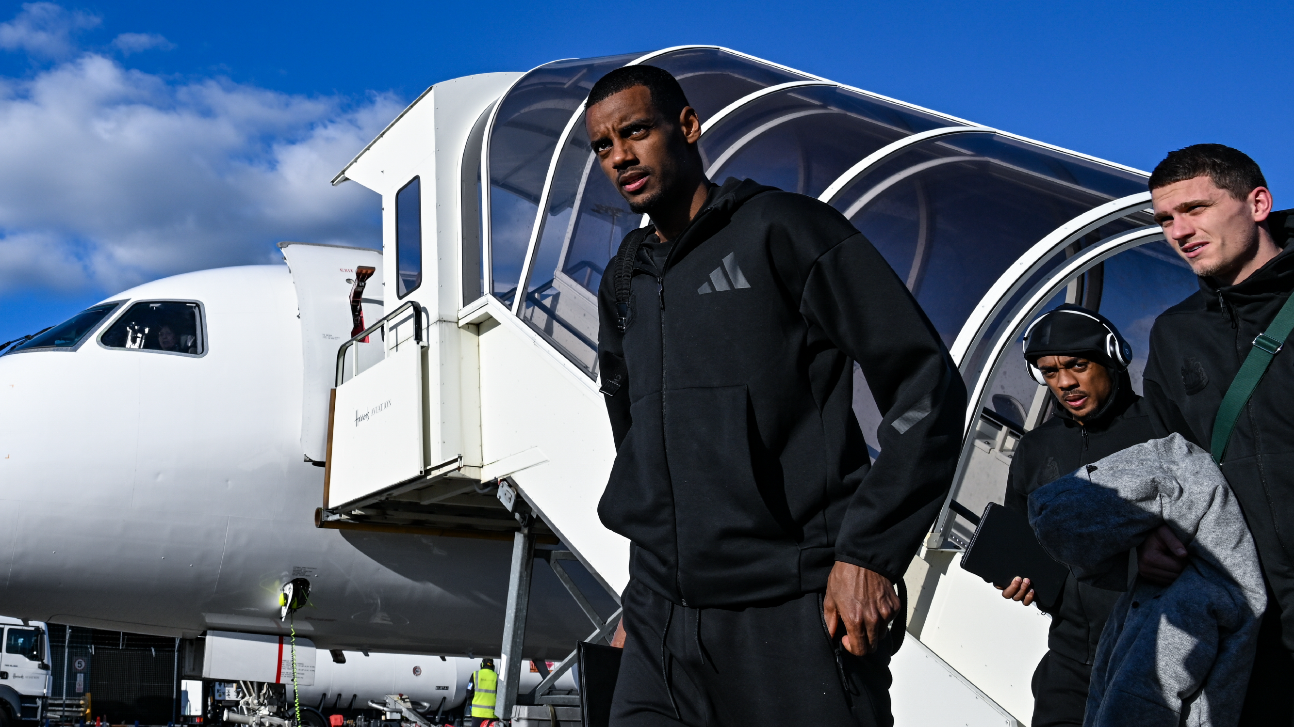 CFinalArrival 16x9 Isak