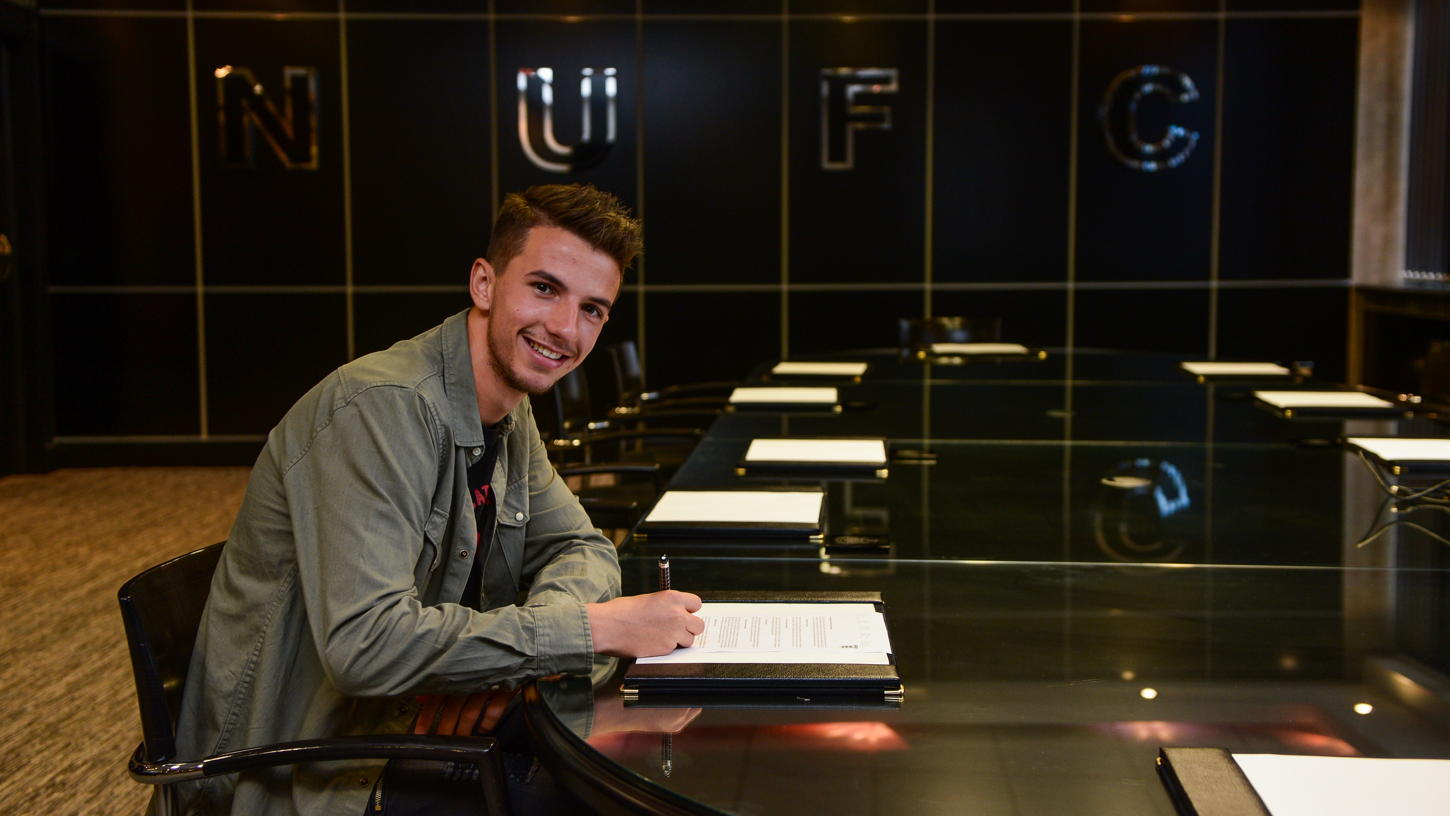 dan-barlaser-contract