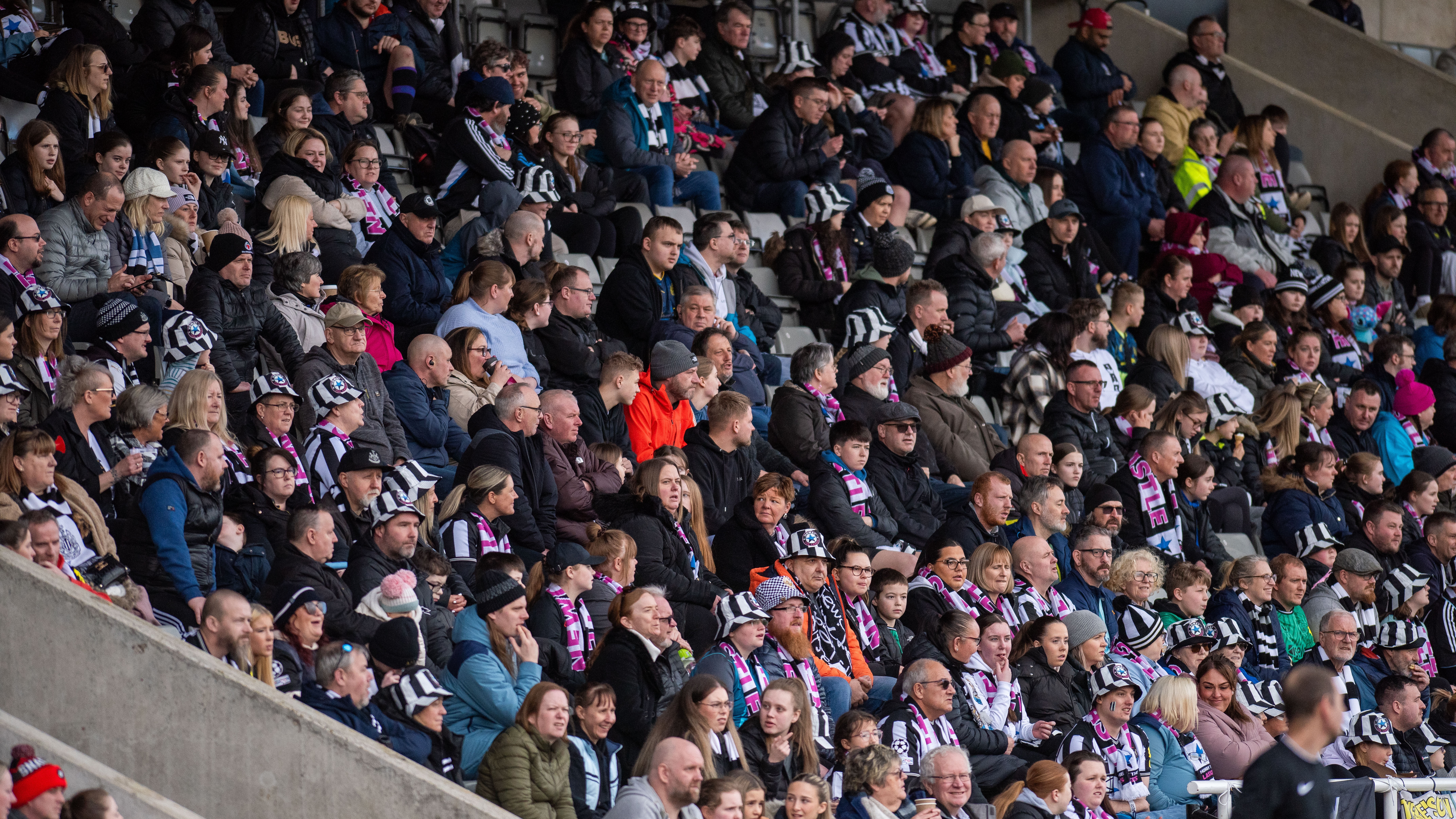 newcastle-united-women-fans