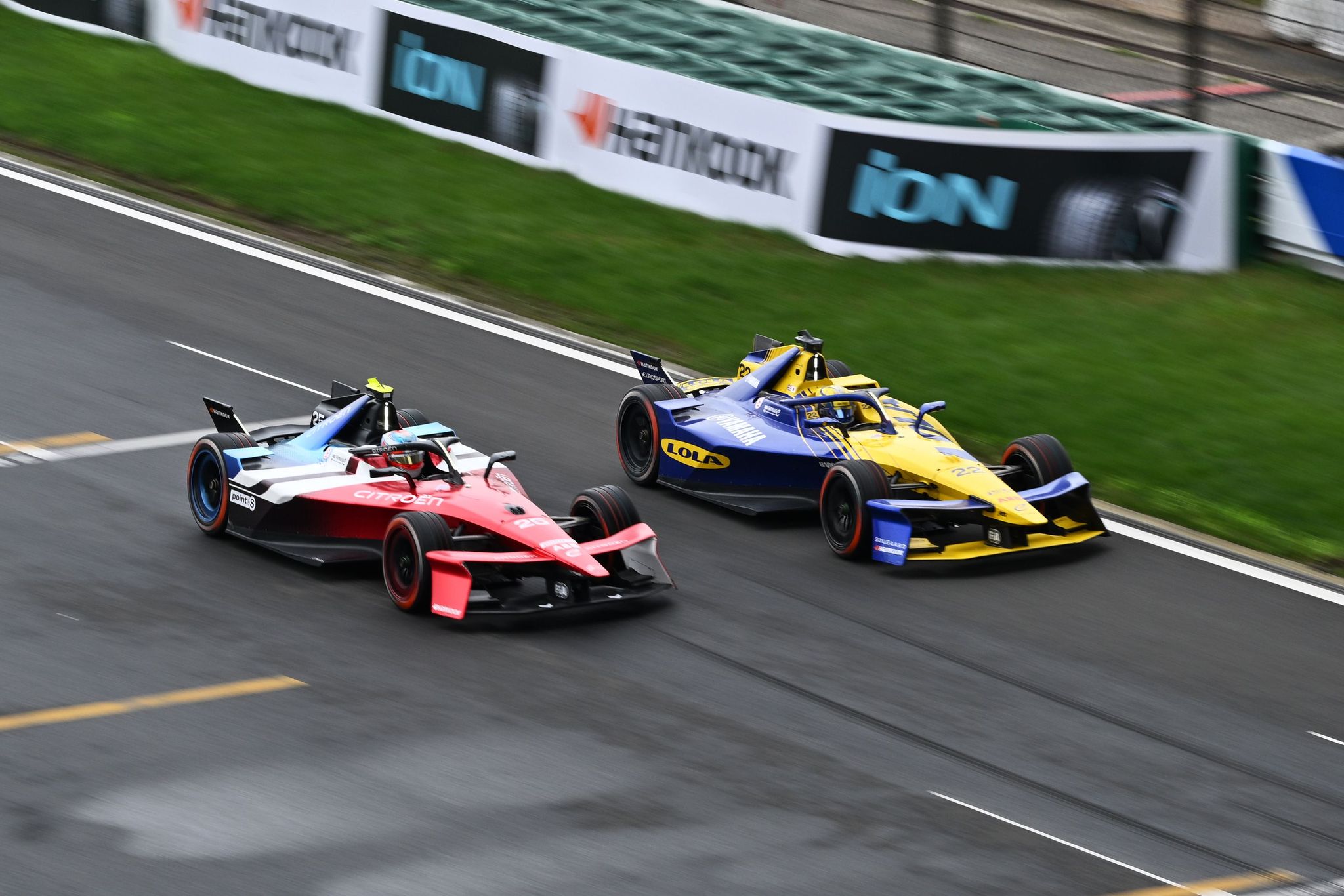 WATCH: The Shanghai E-Prix goes down to the wire!