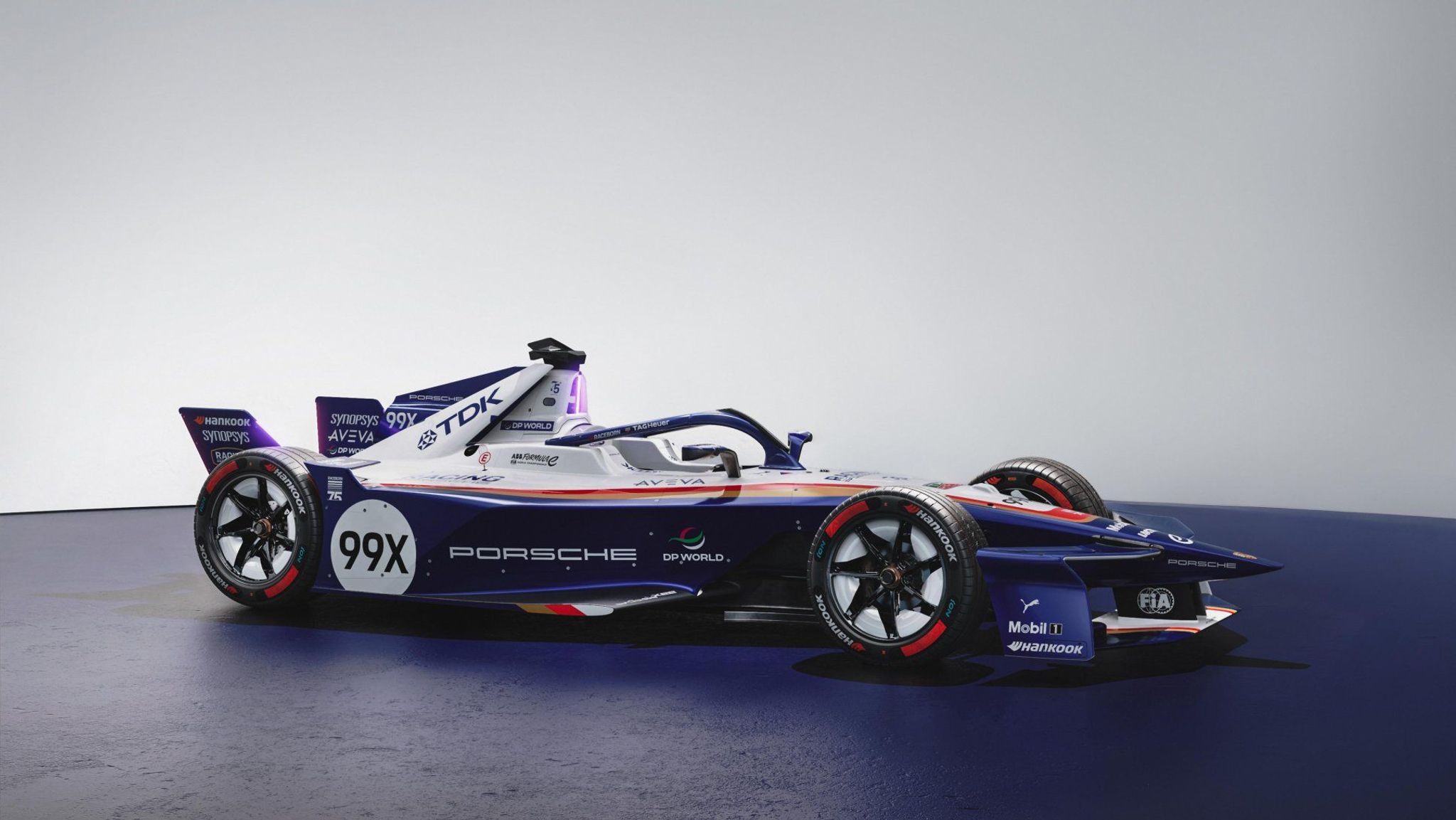 Porsche unveil retro livery to round out 2025/26 in London