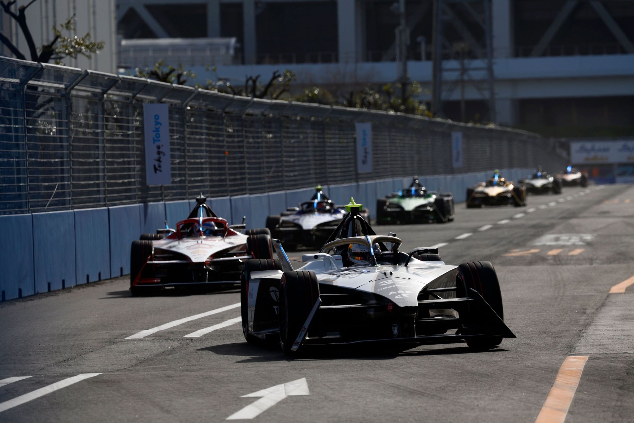 'Mega' race on Tokyo streets sees Cassidy slice through pack to points