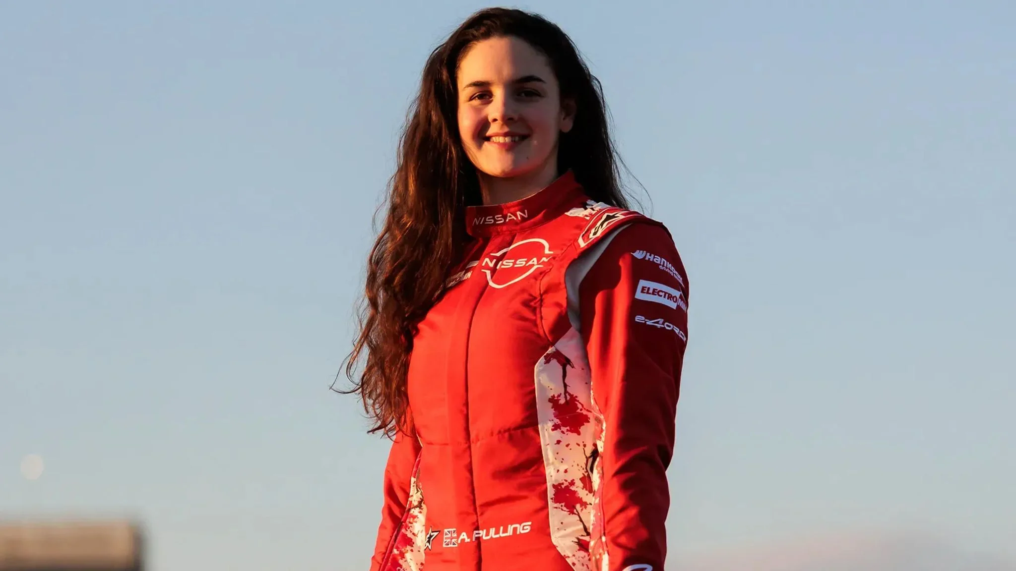 Abbi Pulling signs multi-year deal with Nissan Formula E Team