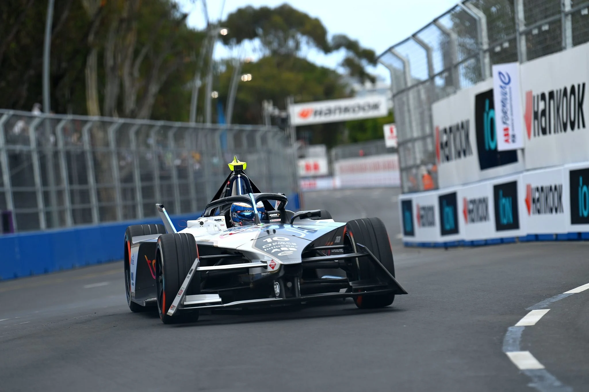 Bird forced to miss Cape Town E-Prix after crash in qualifying