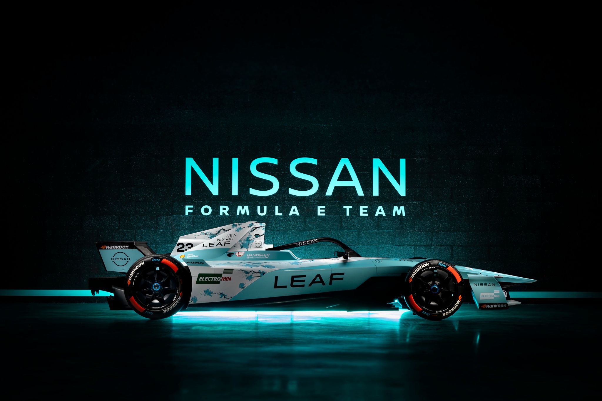 Nissan unveil special London livery to mark new Leaf