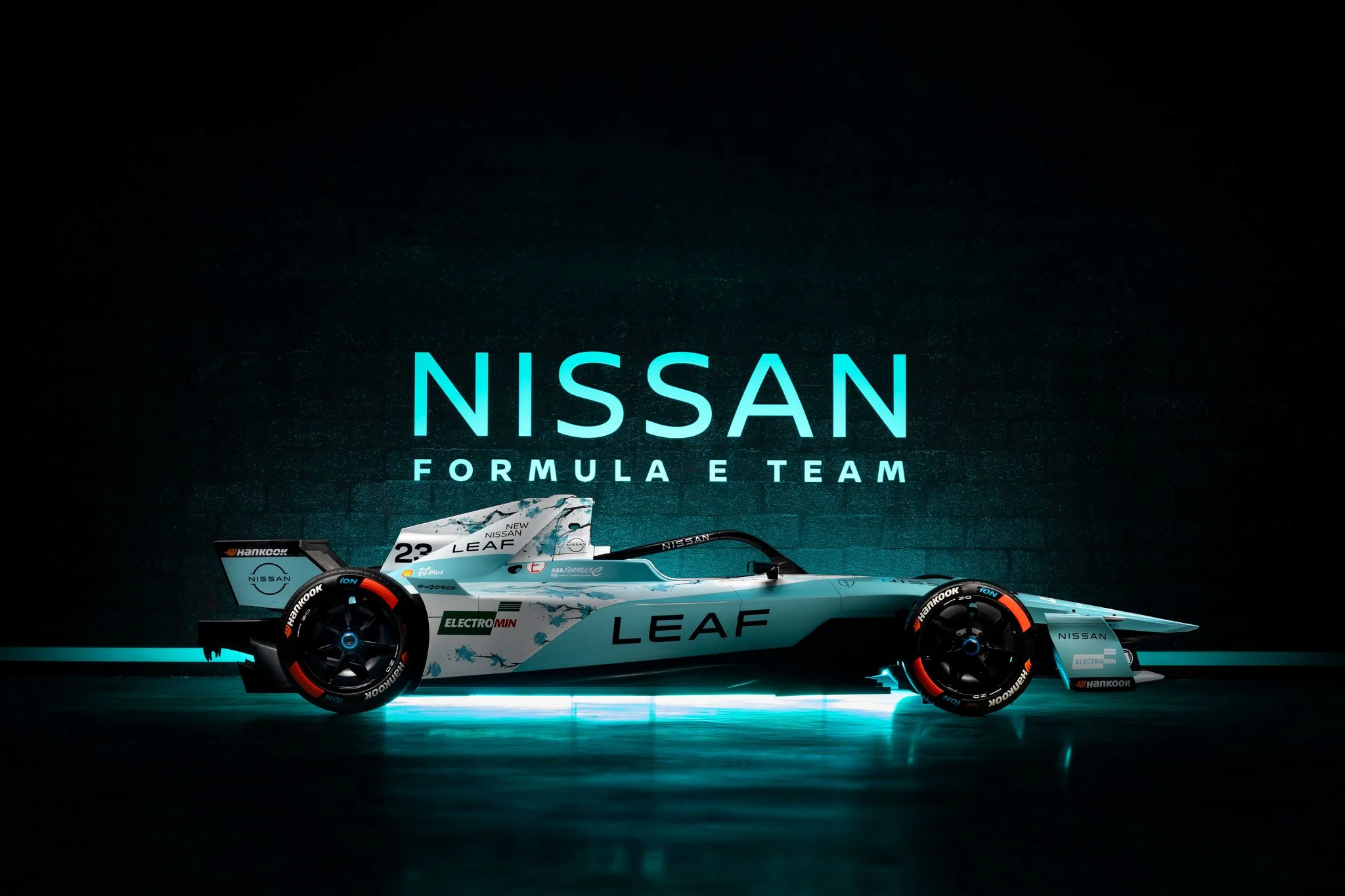 Nissan unveil special London livery to mark new Leaf