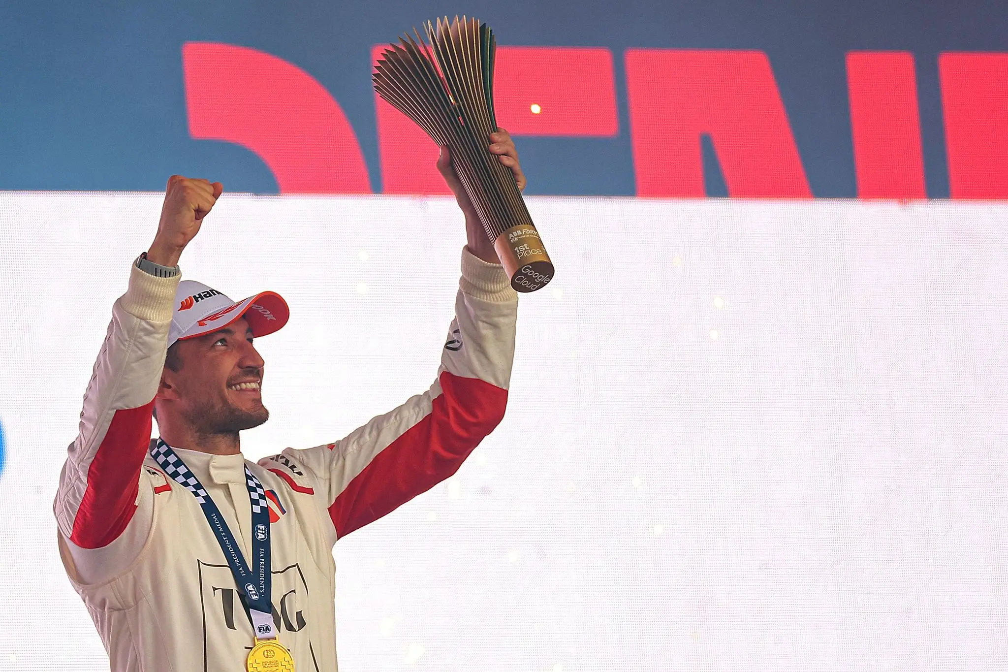 Jake Dennis breaks the São Paulo curse by taking victory from pole