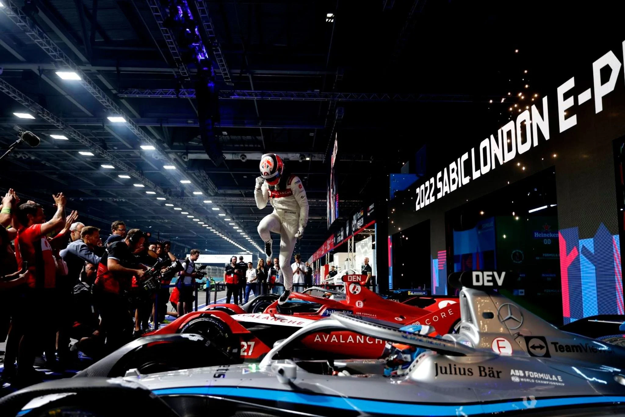 Dennis dominant on way to SABIC London E-Prix Round 13 win as Vandoorne pulls gap in title fight