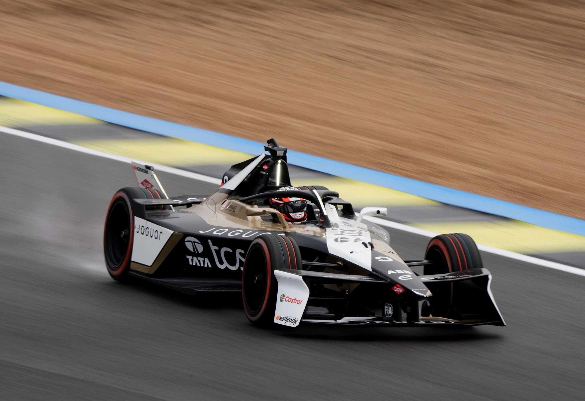 Evans and Cocks take home ABB Engineered to Outrun Award in Madrid