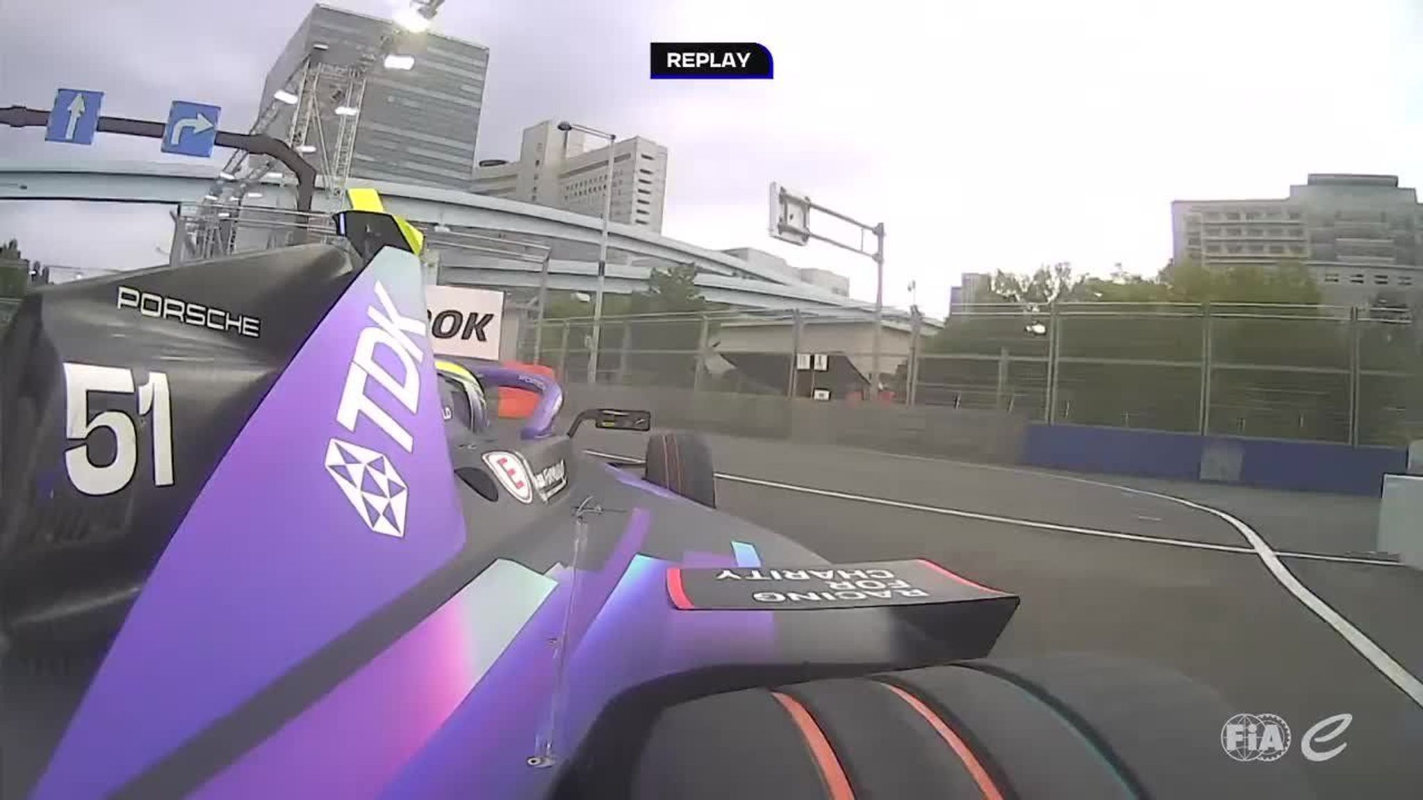 VIDEO: Porsche's Müller crashes during Tokyo Duels