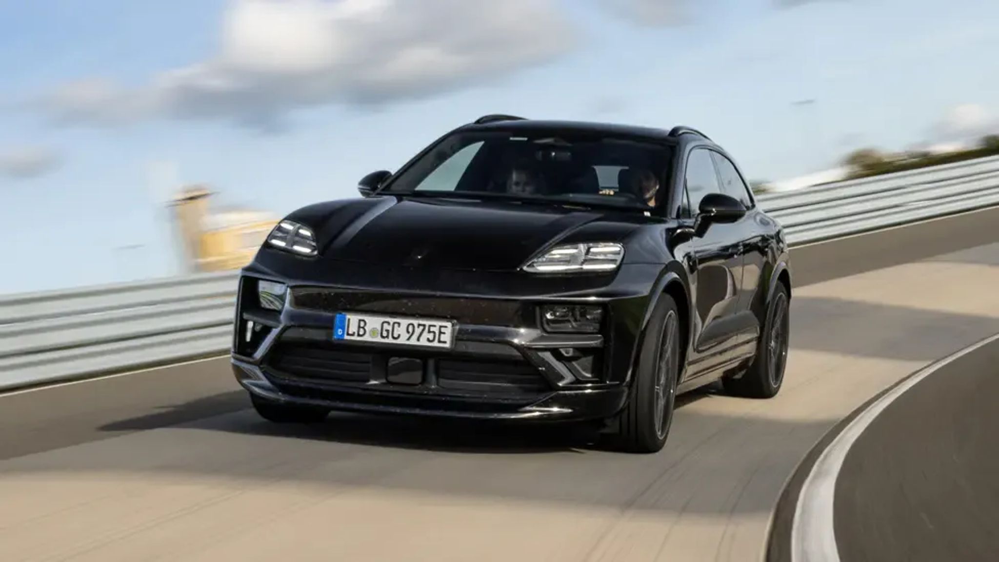 The tech, battery, performance and interior of the new electric Porsche Macan