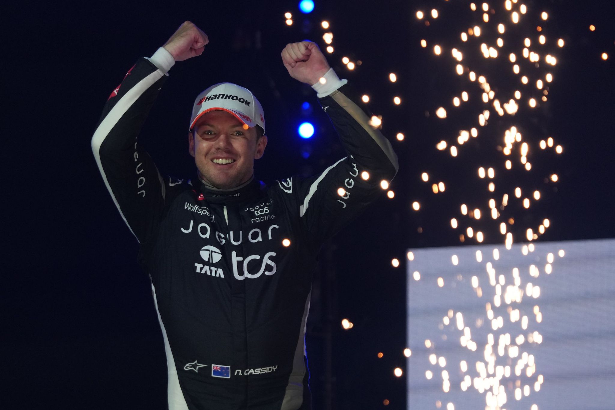 Cassidy doubles up in London on Jaguar swansong, as Porsche secure titles