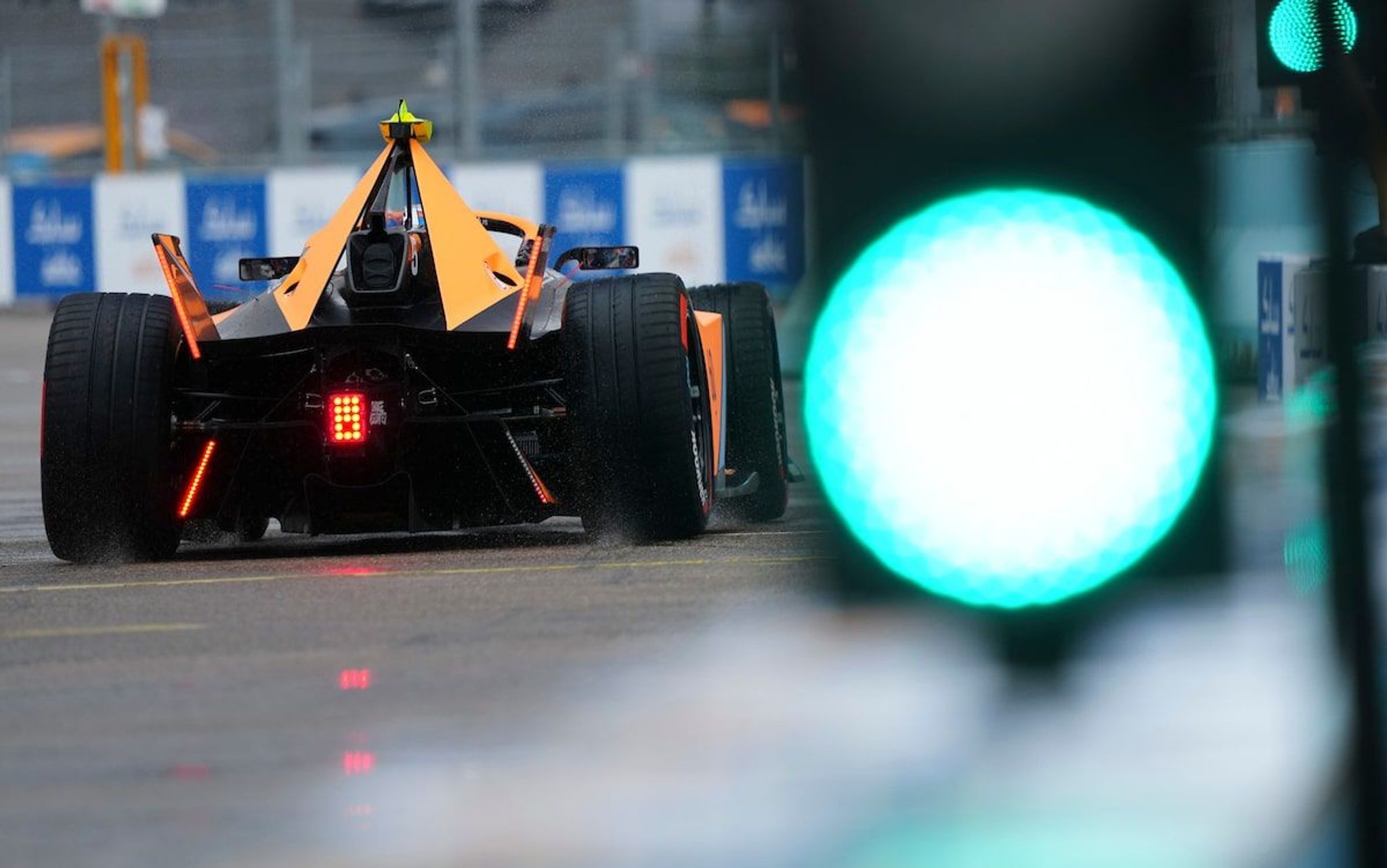 How does a Formula E race weekend work?