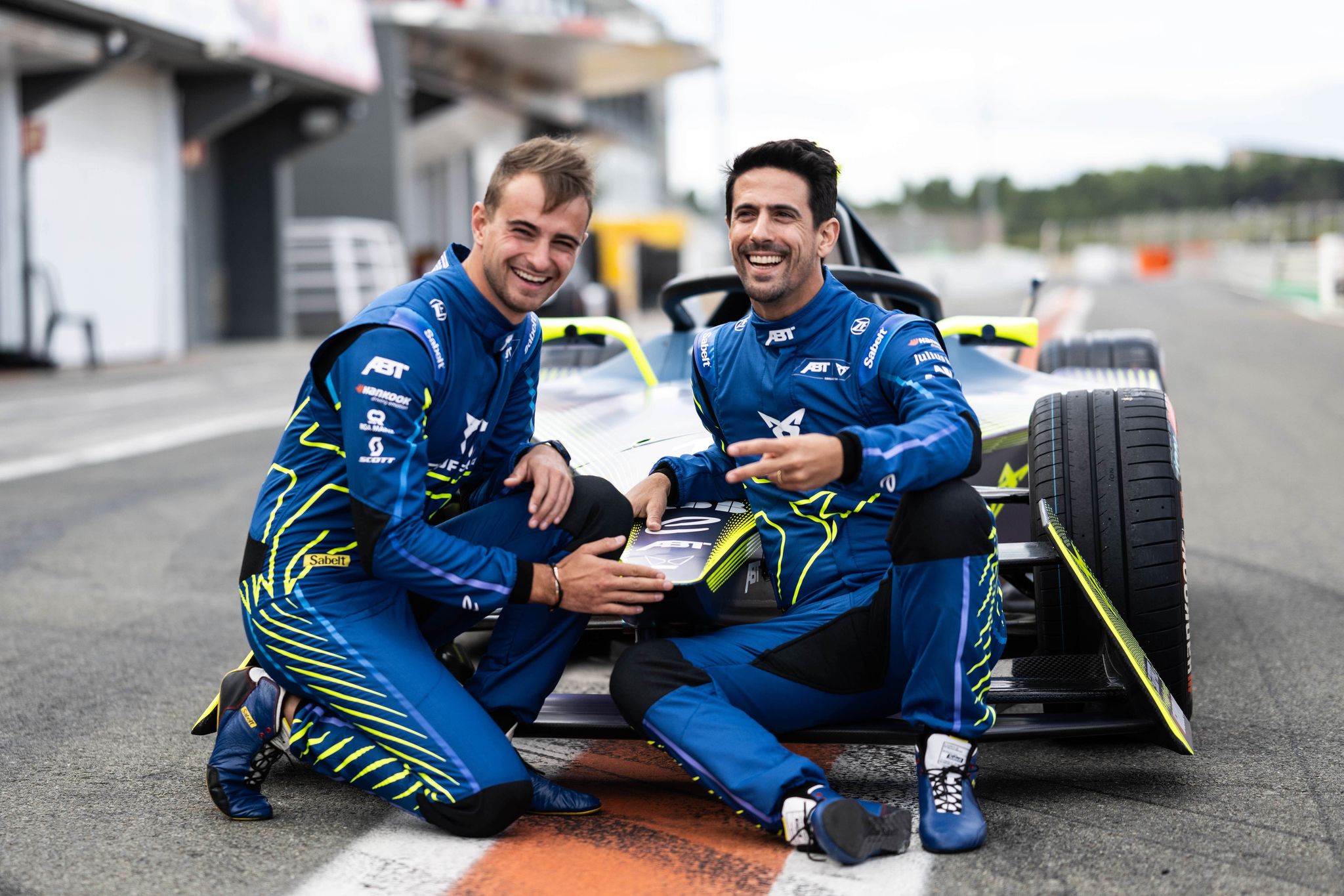 Which drivers are racing in Formula E in 2023/24?