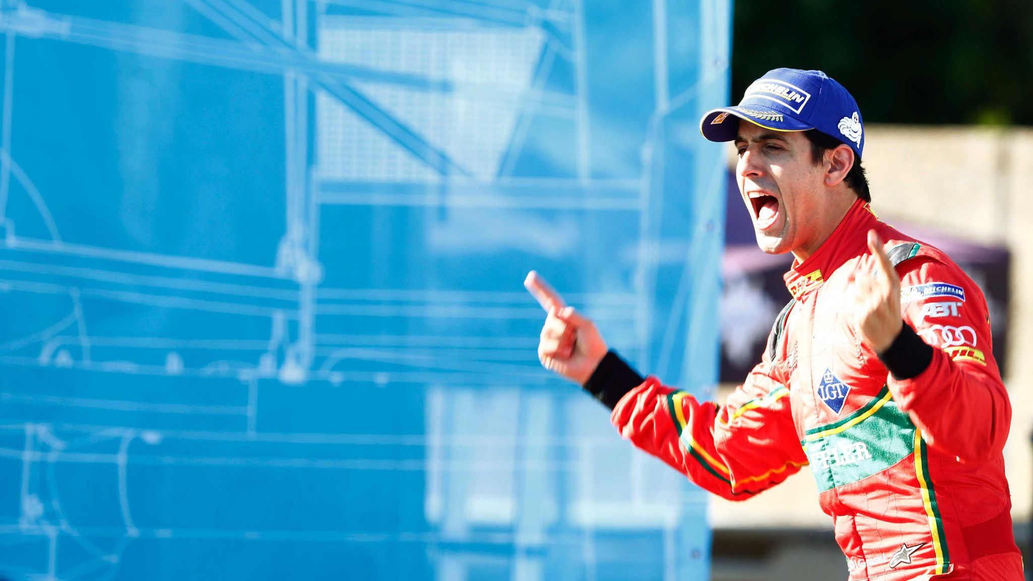Di Grassi wins, Buemi disqualified
