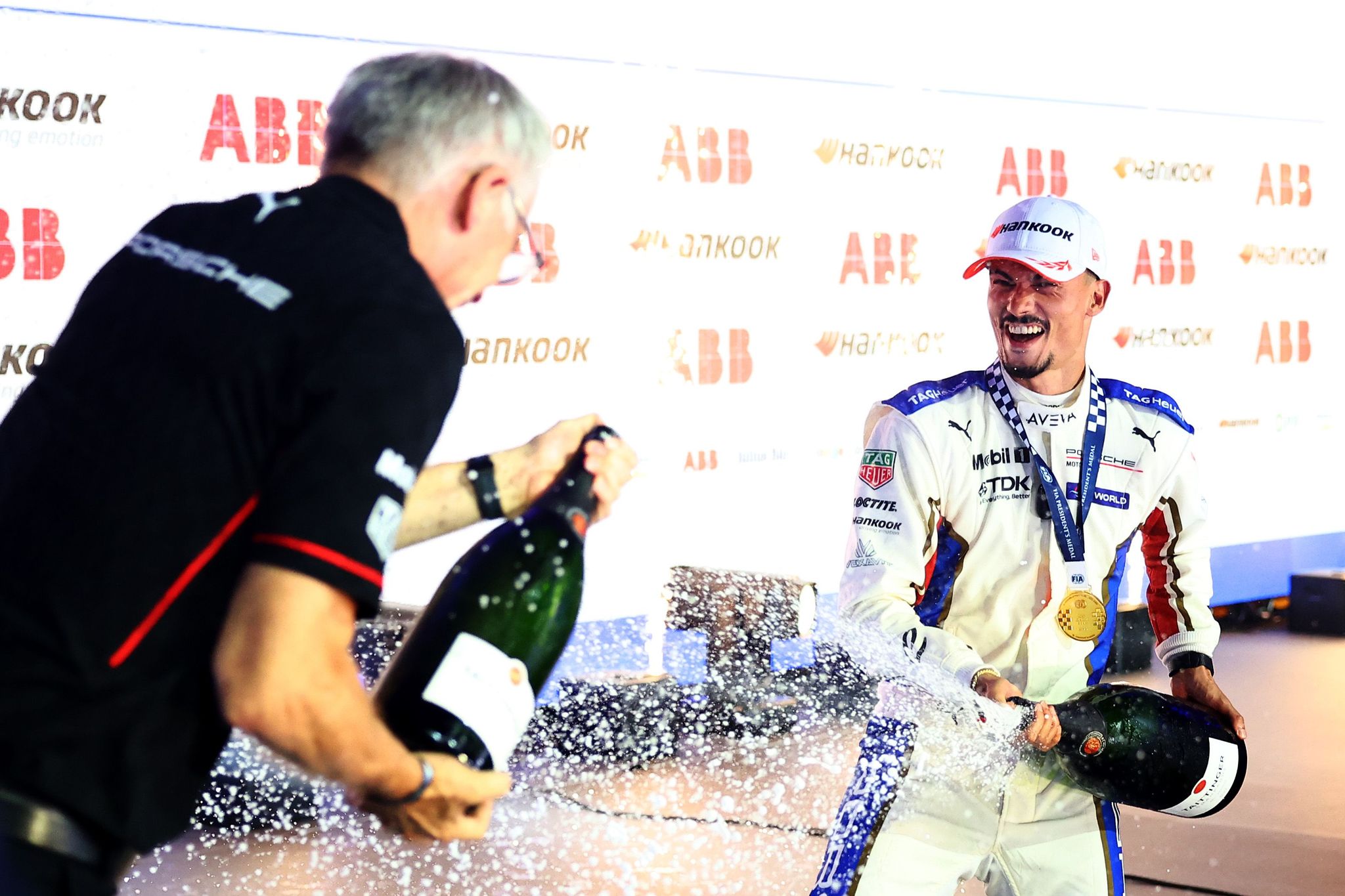 REPORT: Advantage Wehrlein as Porsche driver wins Round 16 in London