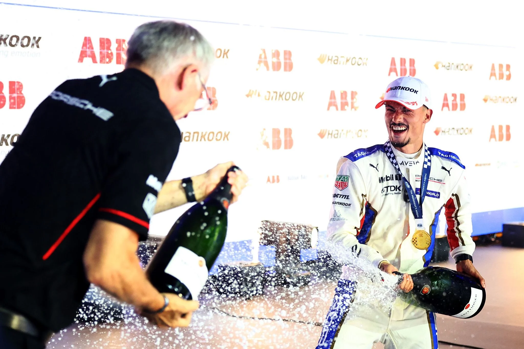 REPORT: Advantage Wehrlein as Porsche driver wins Round 16 in London