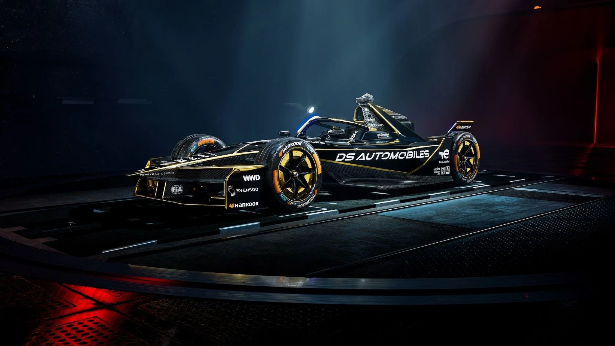 Covers off DS PENSKE's new livery