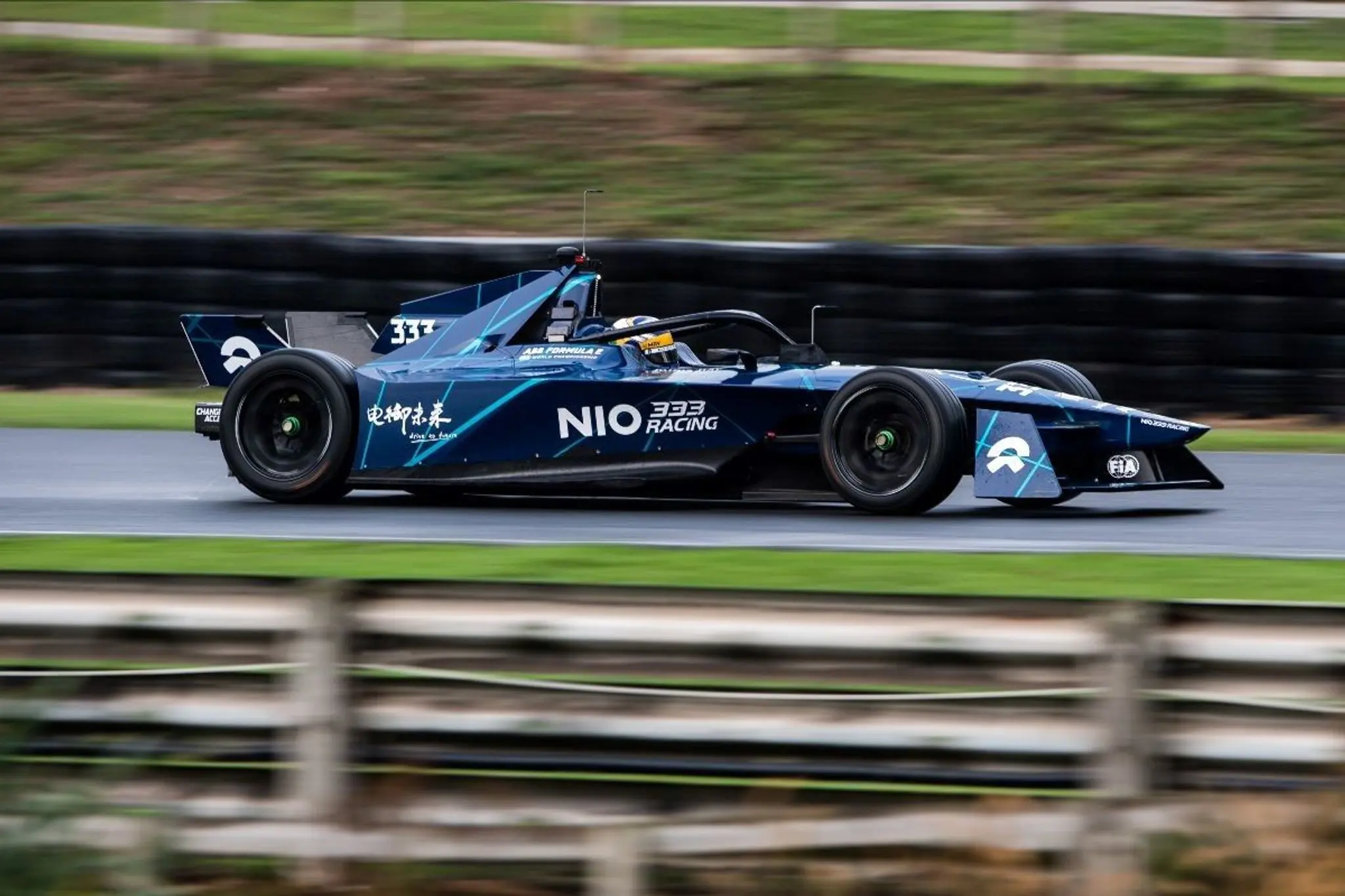 Sette Camara behind the wheel at first sight of NIO's ER9 Gen3 on-track