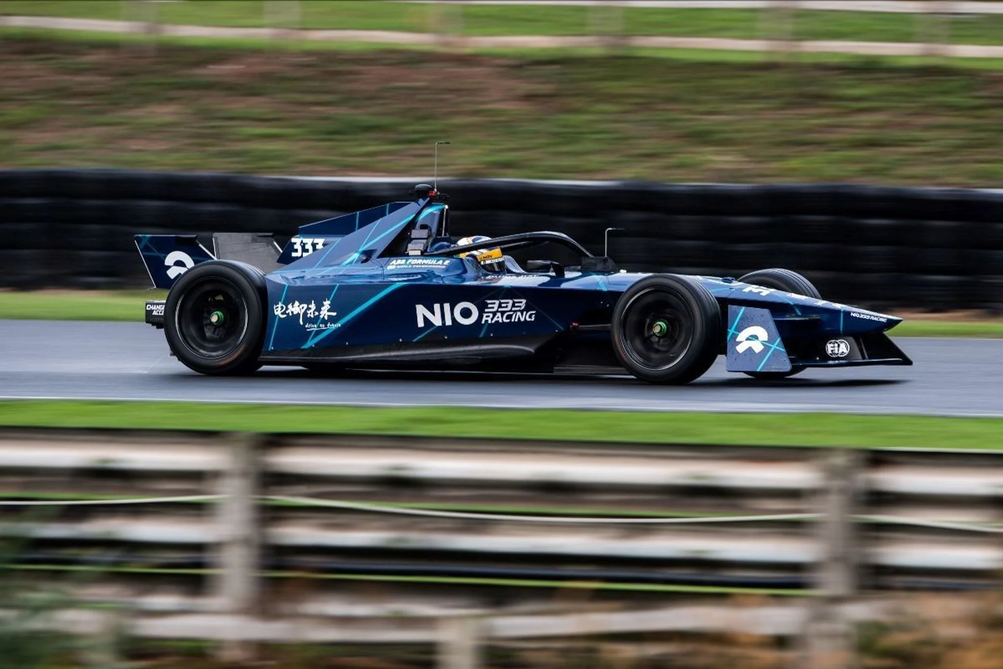 Sette Camara behind the wheel at first sight of NIO's ER9 Gen3 on-track