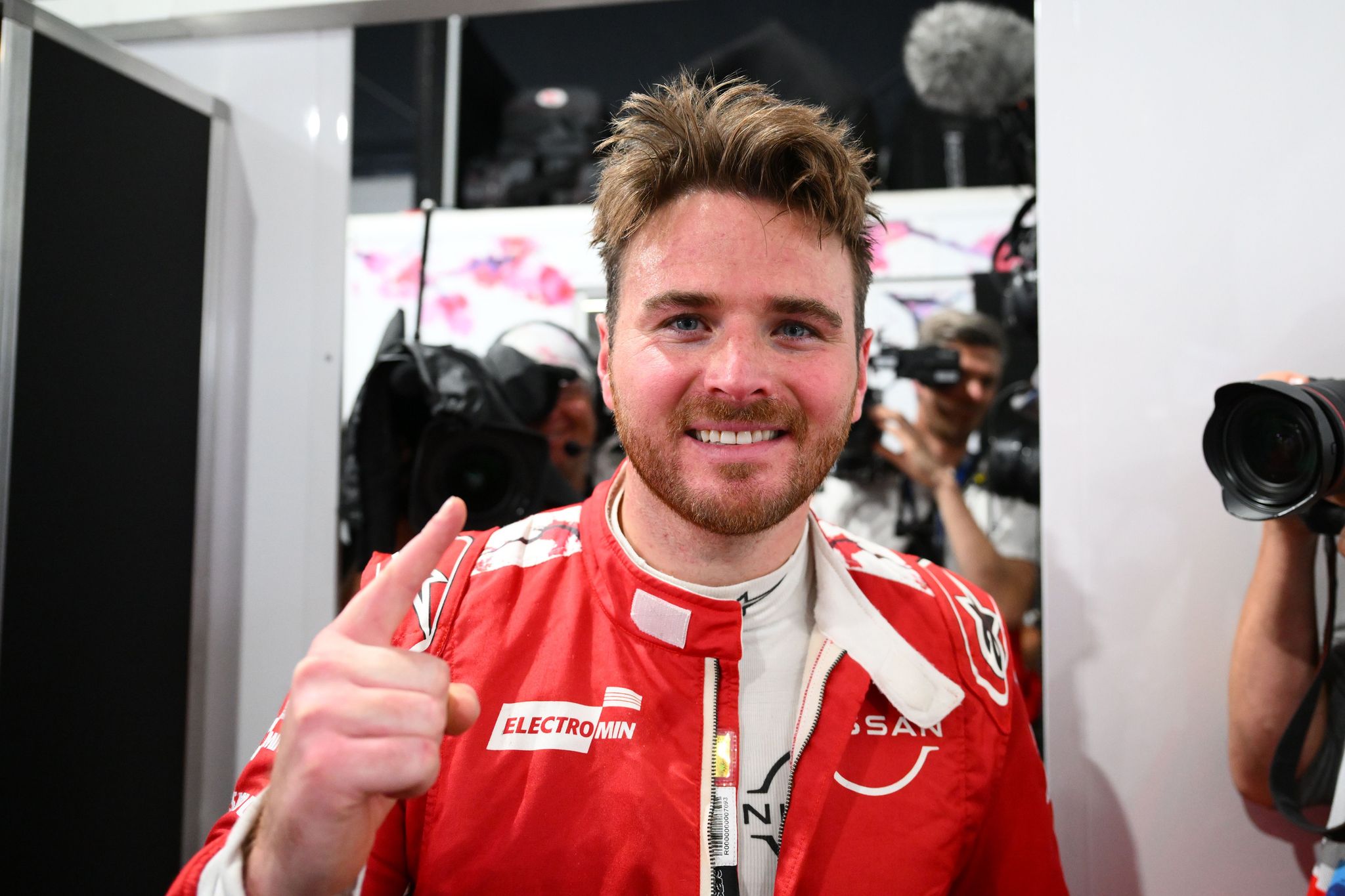 Rowland produces World Champion drive to seal title in Berlin as Cassidy wins Round 14