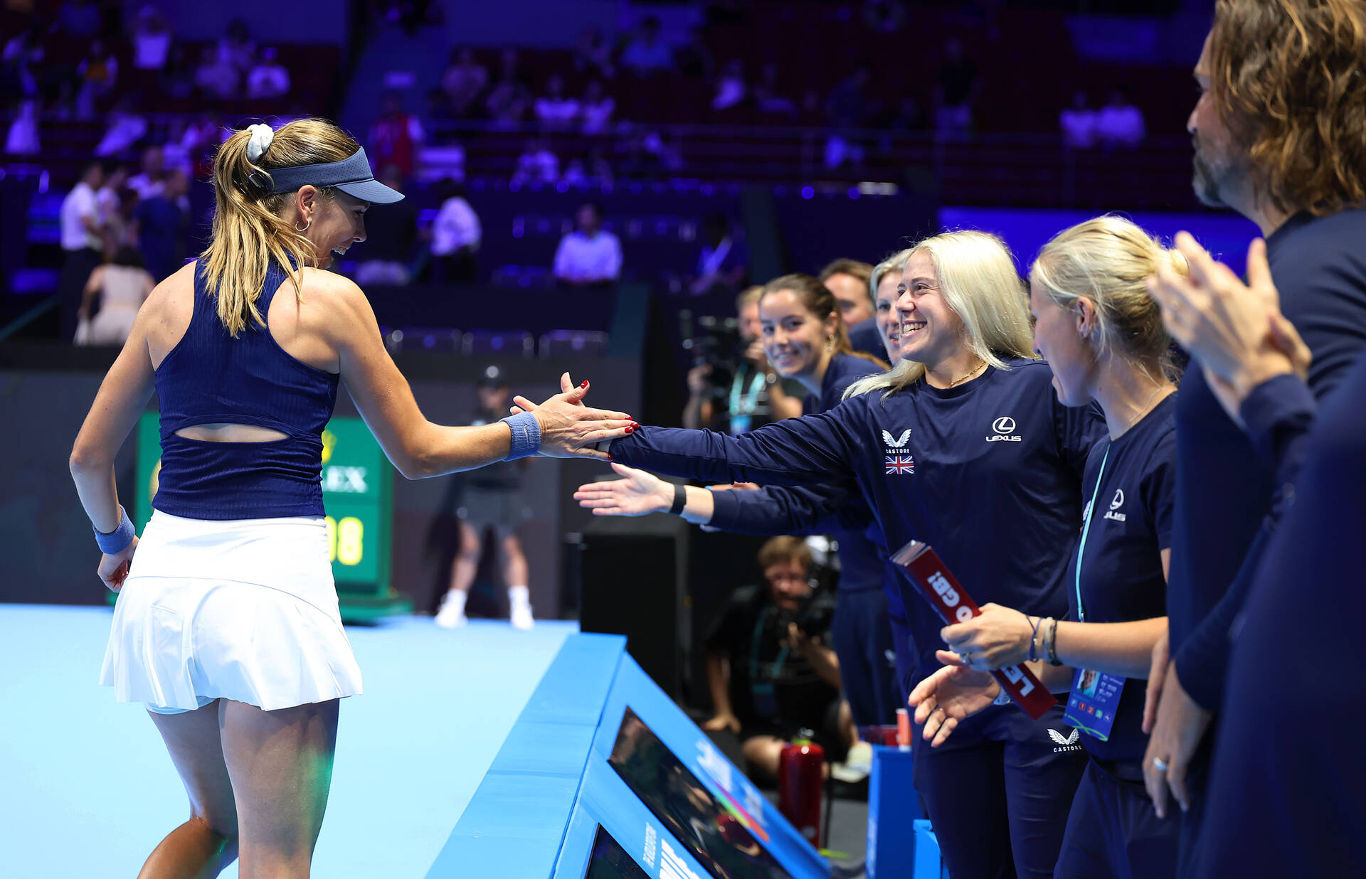 Katie Boulter (GBR) and the British bench