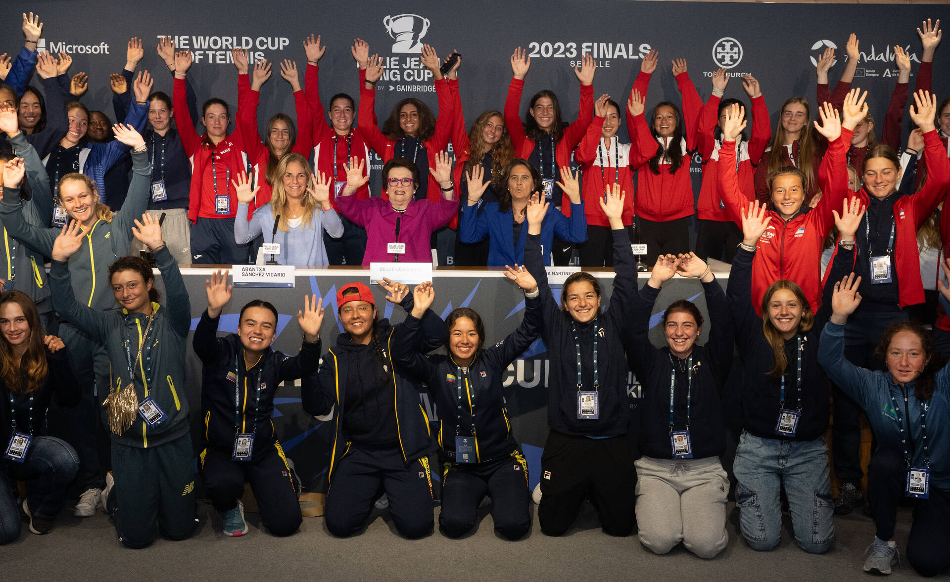 Las Junior de la Billie Jean King Cup visitan a las estrellas de las Finales