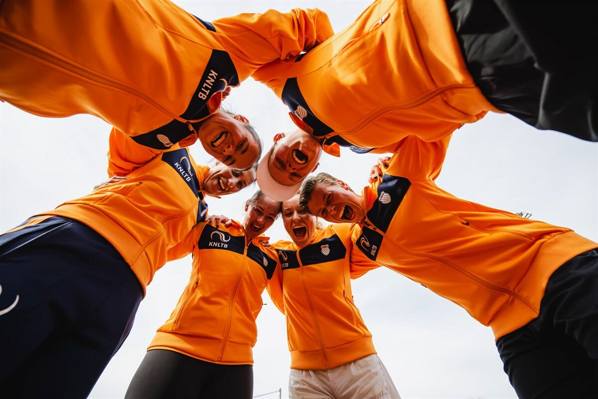 Nerveless Netherlands advance to Play-offs at expense of Serbia 