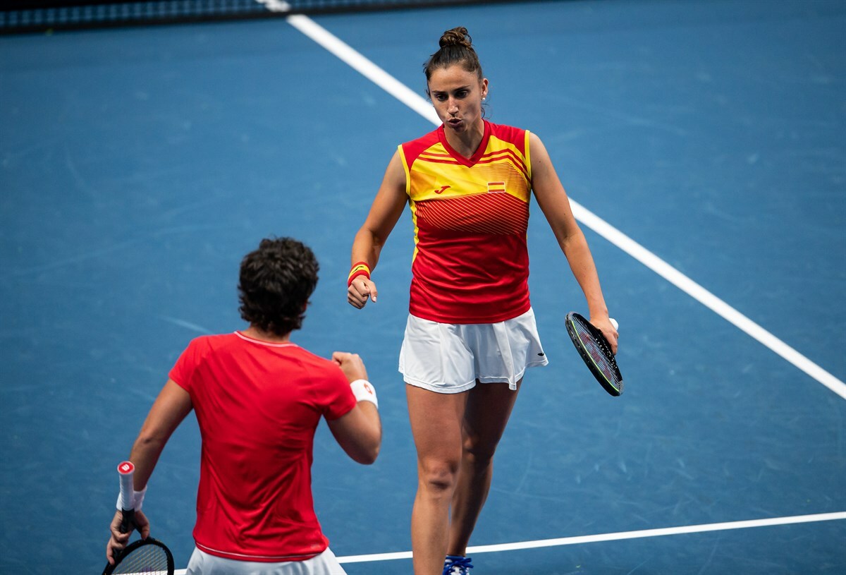 Sorribes Tormo and Suarez Navarro haul Spain over line in tense Finals opener