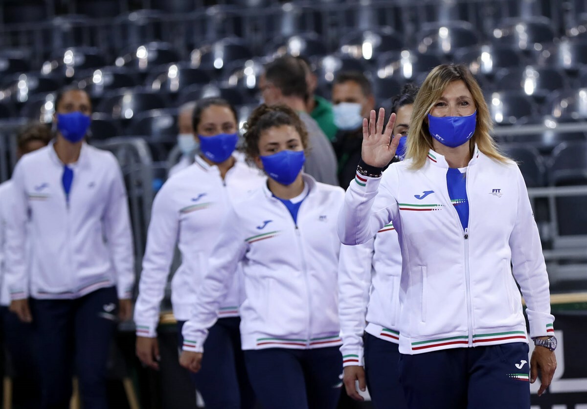 Italian hopes boosted with absence of Simona Halep