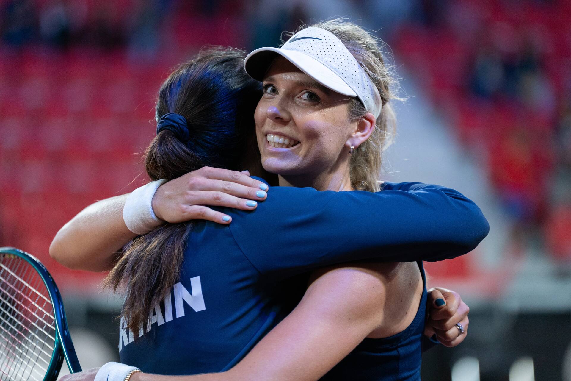 Boulter & Keothavong hug