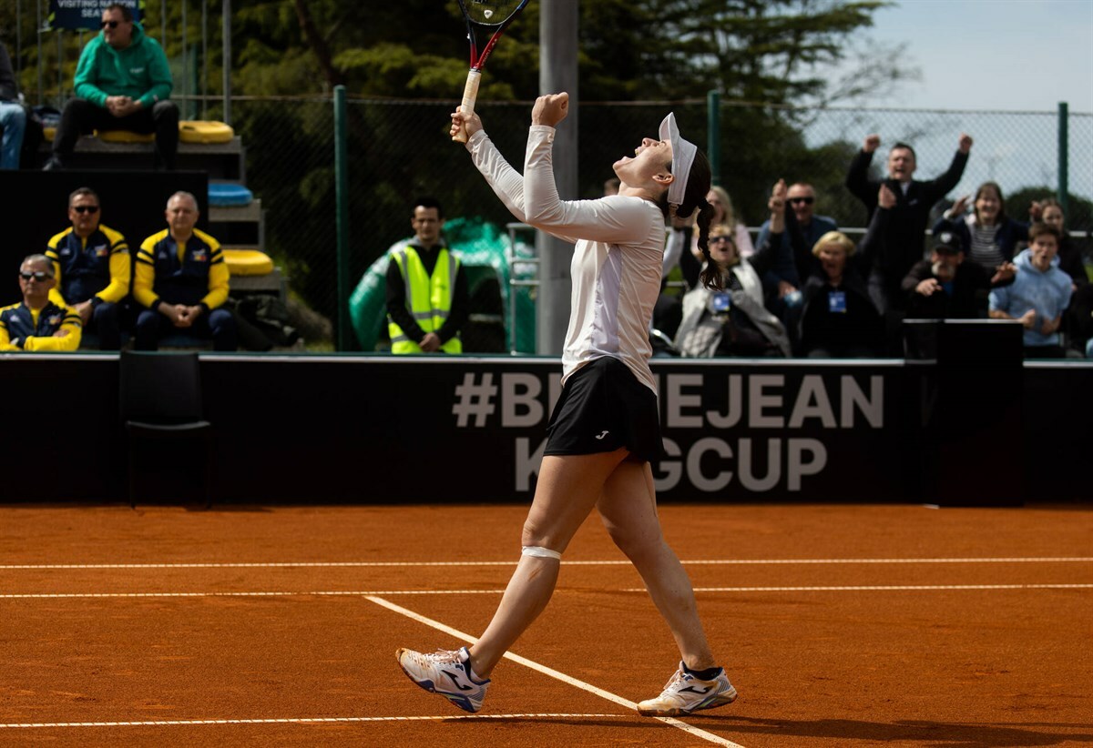 Rain halts Slovenian bid for famous comeback victory against Romania