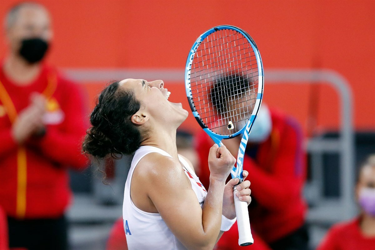 Niculescu dealt a tough start as Italy dominate day one