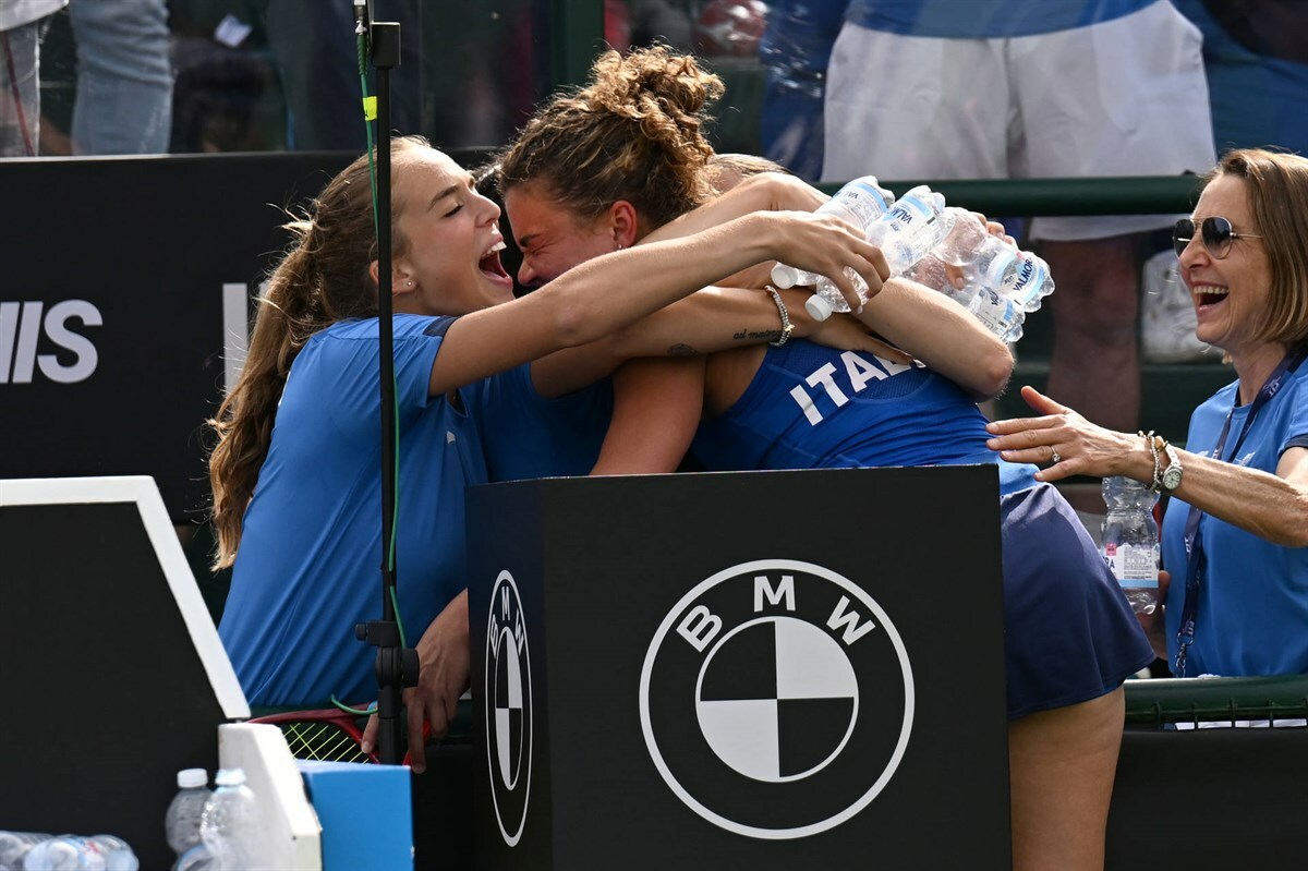 Italy in charge against France after wins for Paolini and Giorgi