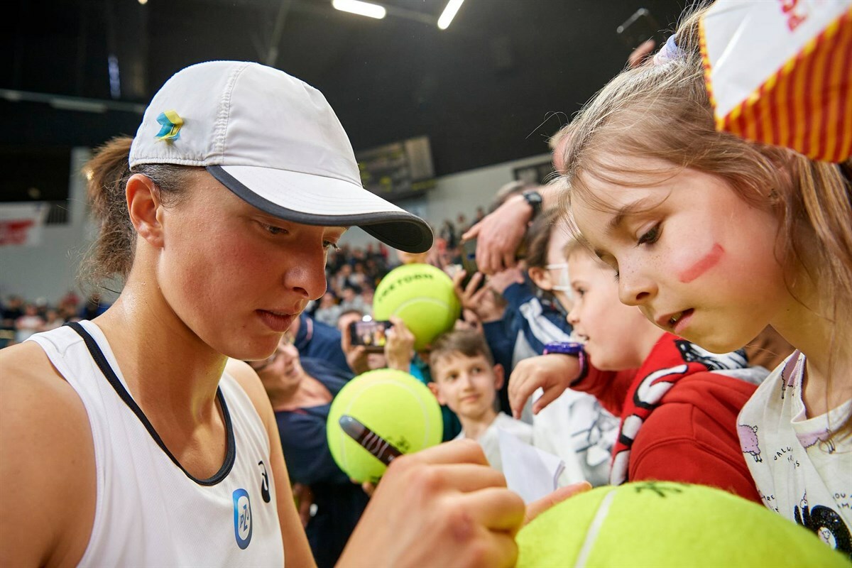 Swiatek wins hearts of Billie Jean King Cup fans