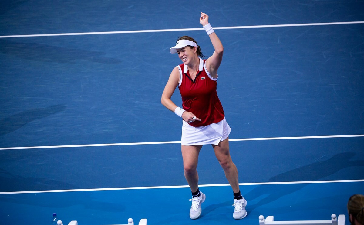 Serious fun behind Pavlyuchenkova's run as semis await in Prague