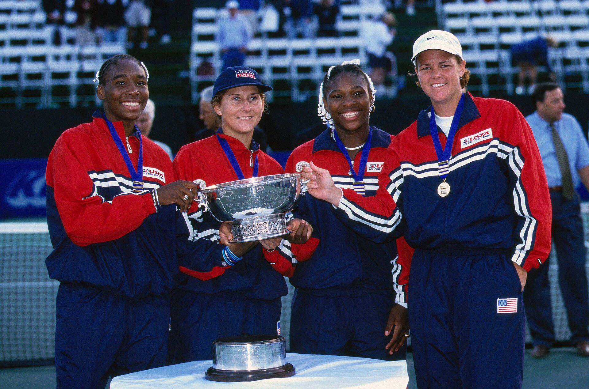 Venus Williams, Monica Seles, Serena Williams, and Lindsay Davenport winning the 1999 Fed Cup for Team USA