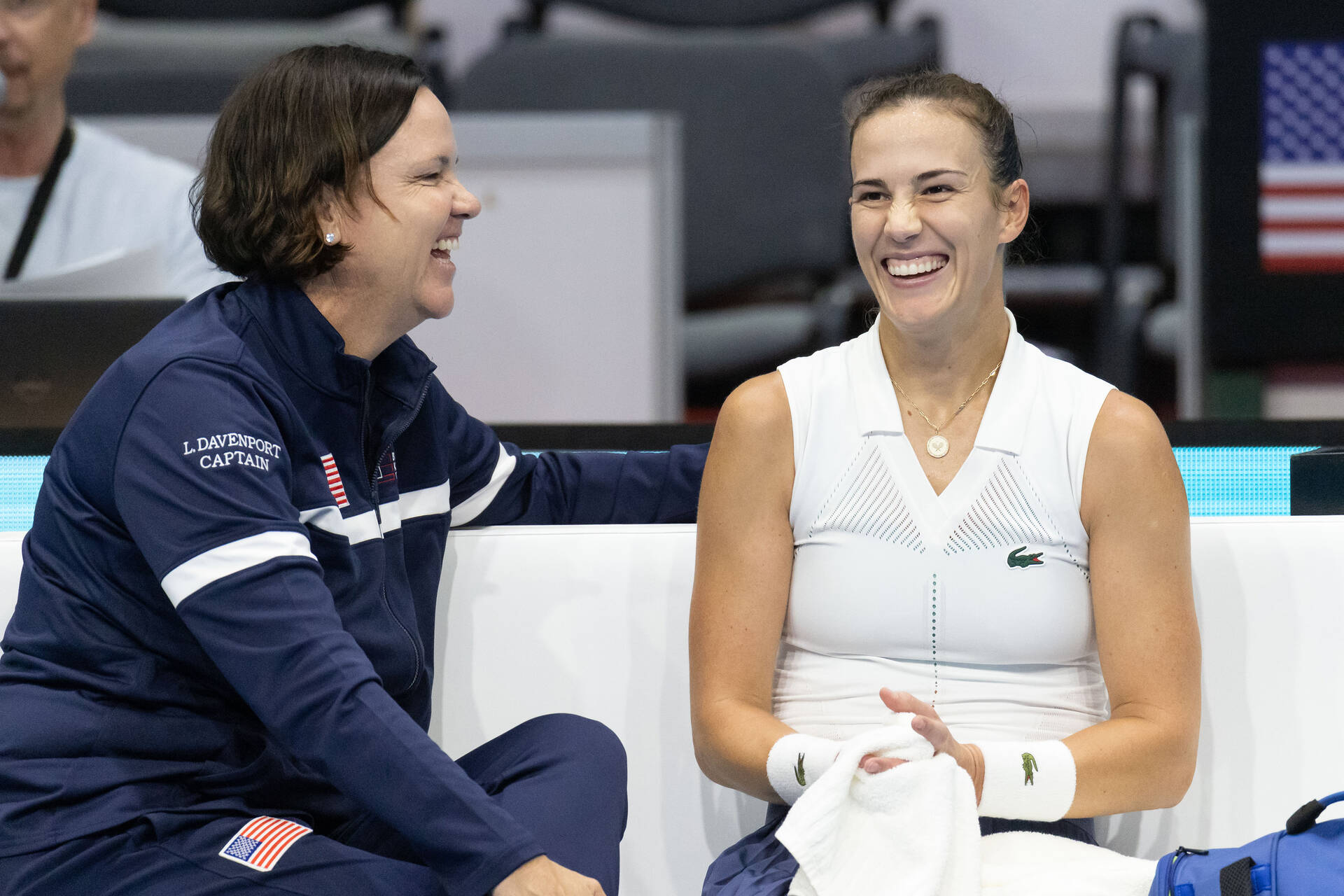 Bernarda Pera & Lindsay Davenport (USA) celebrate