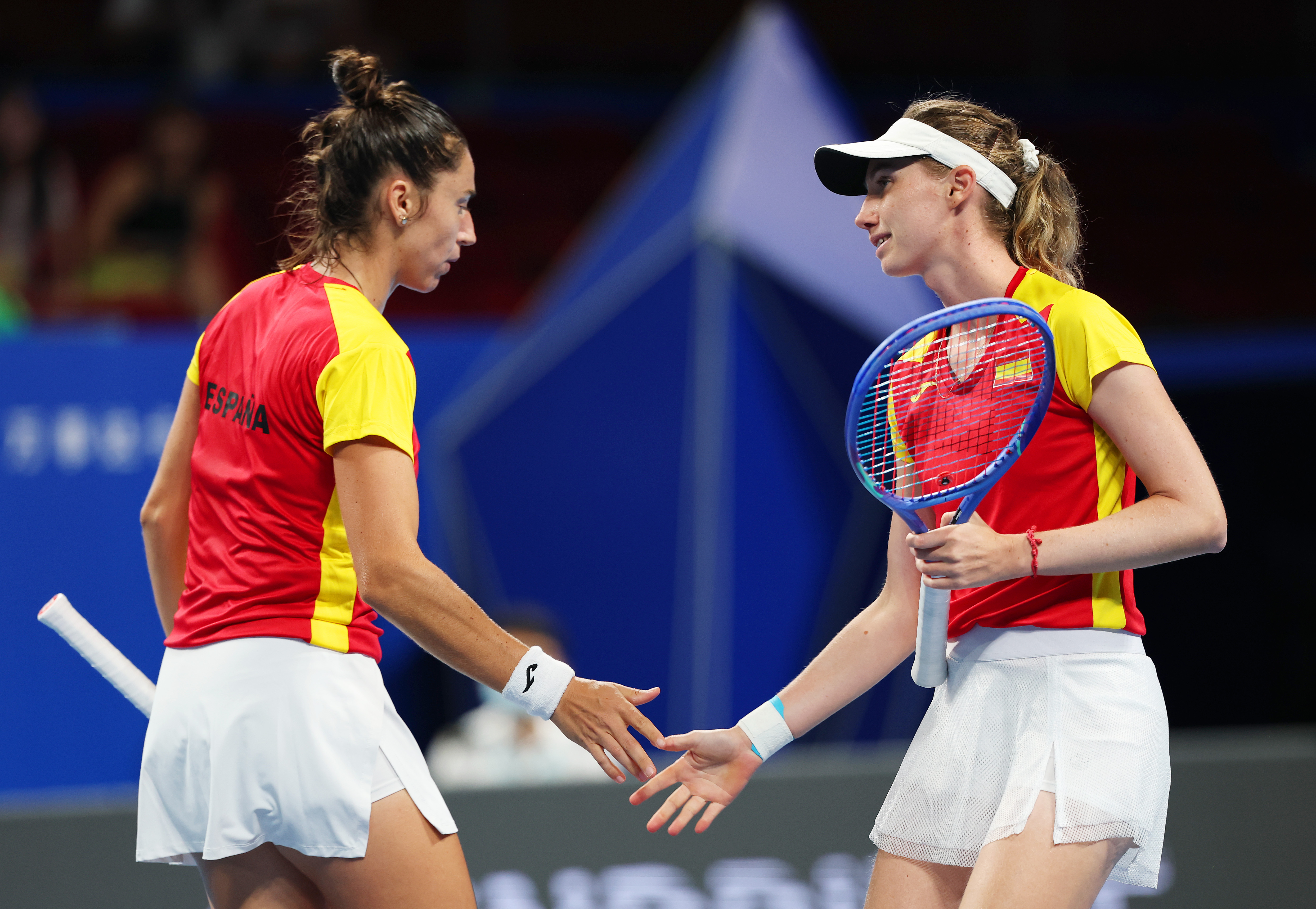 Cristina Bucsa and Sara Sorribes Tormo in action against Kaz