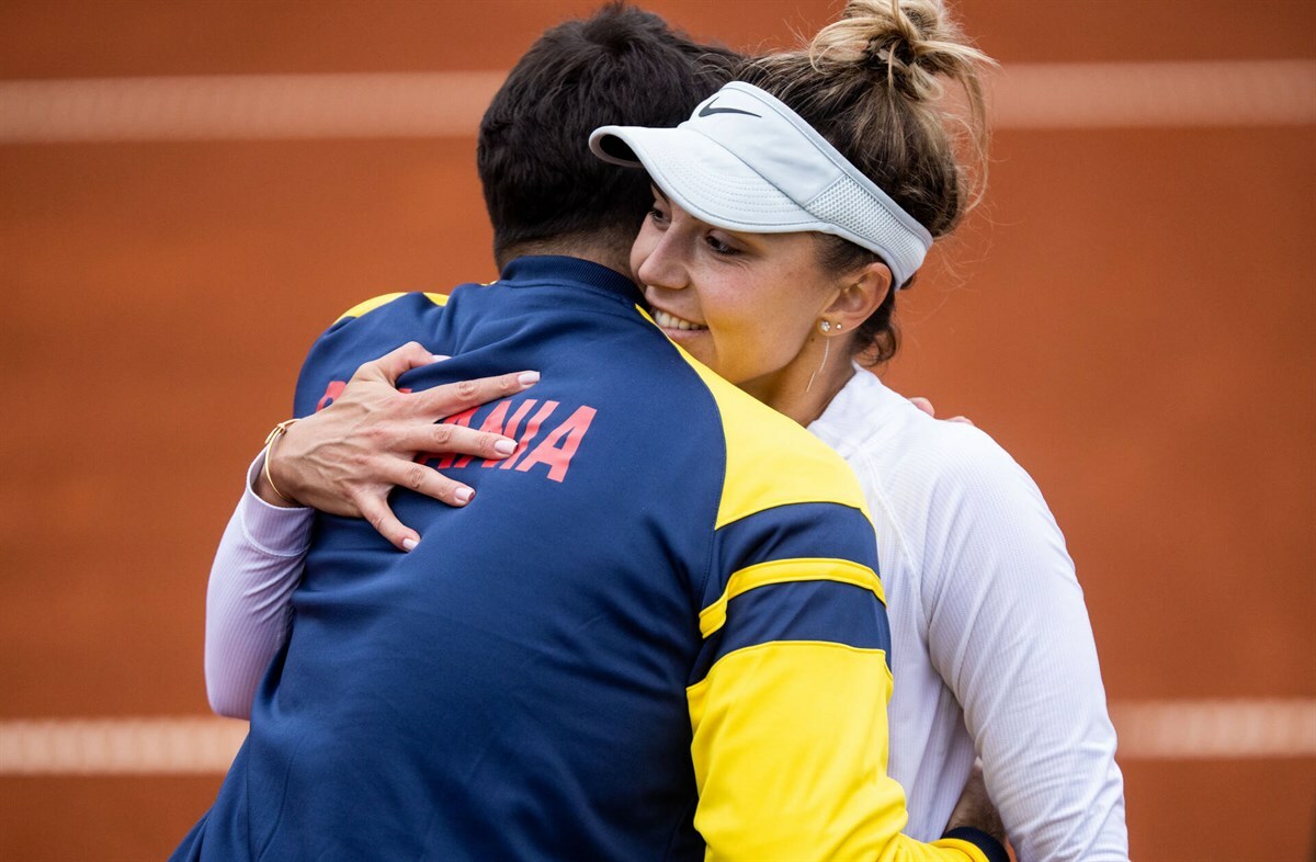 Romania battle to 2-0 lead on opening day in Koper