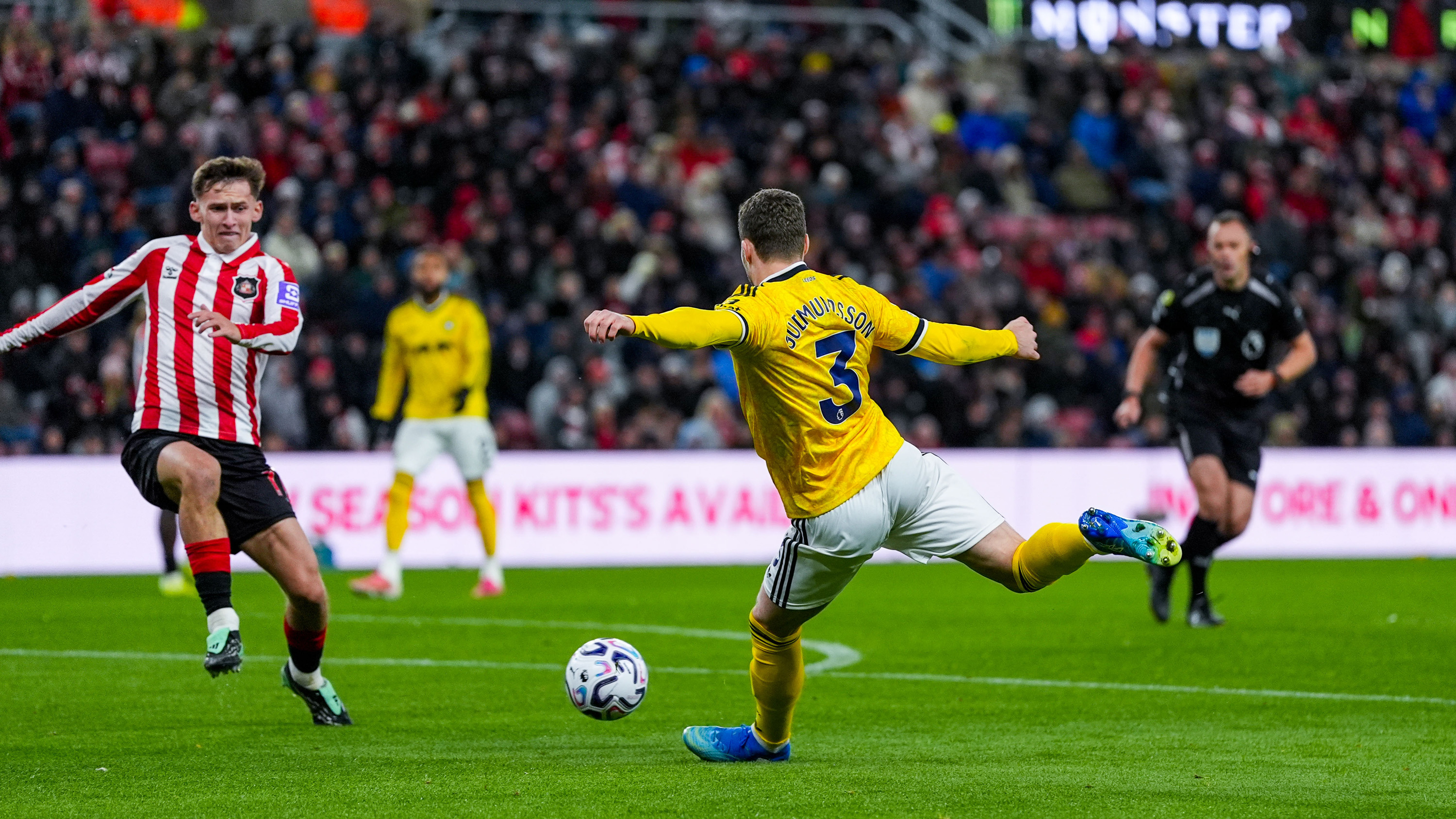 Gabriel Gudmundsson vs Sunderland Oct 26 action