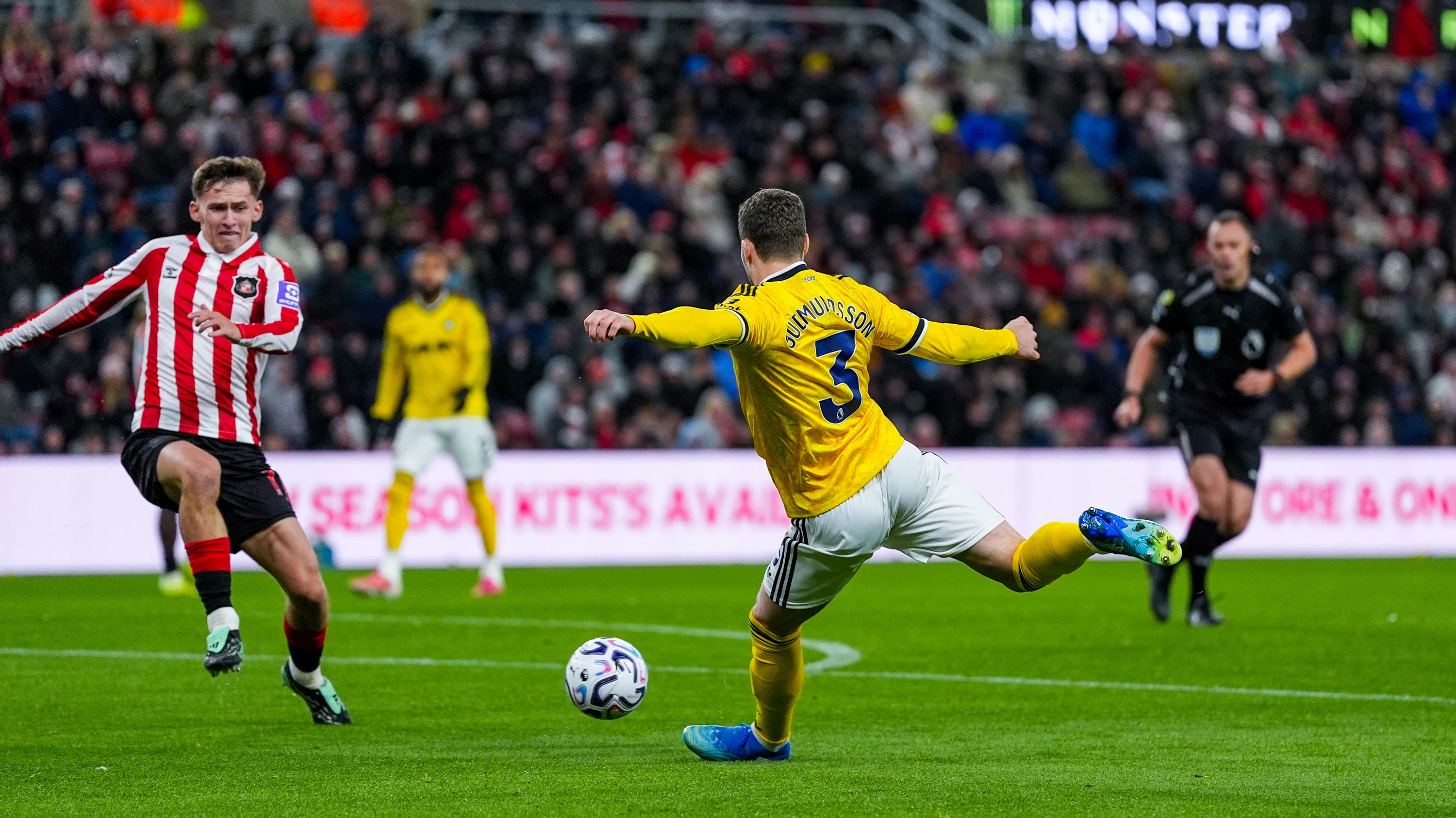 Gabriel Gudmundsson vs Sunderland Oct 26 action
